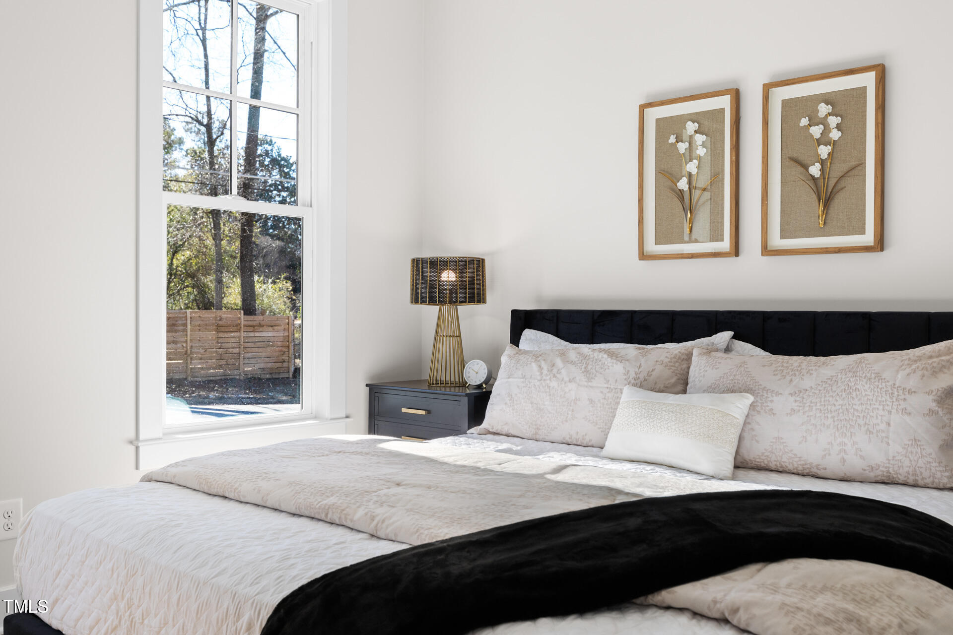 208 W Maynard Avenue