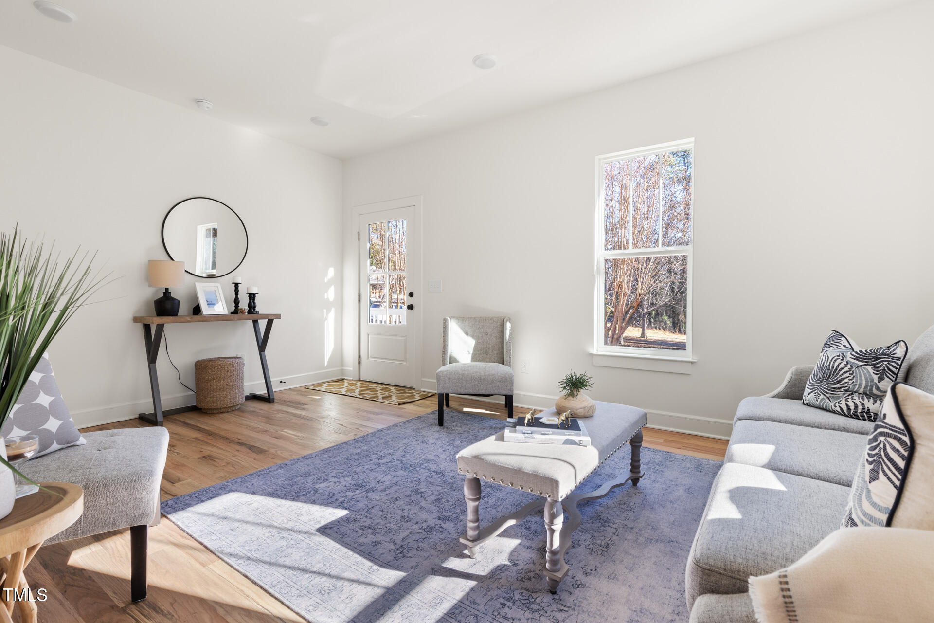 1039 W Murray Avenue