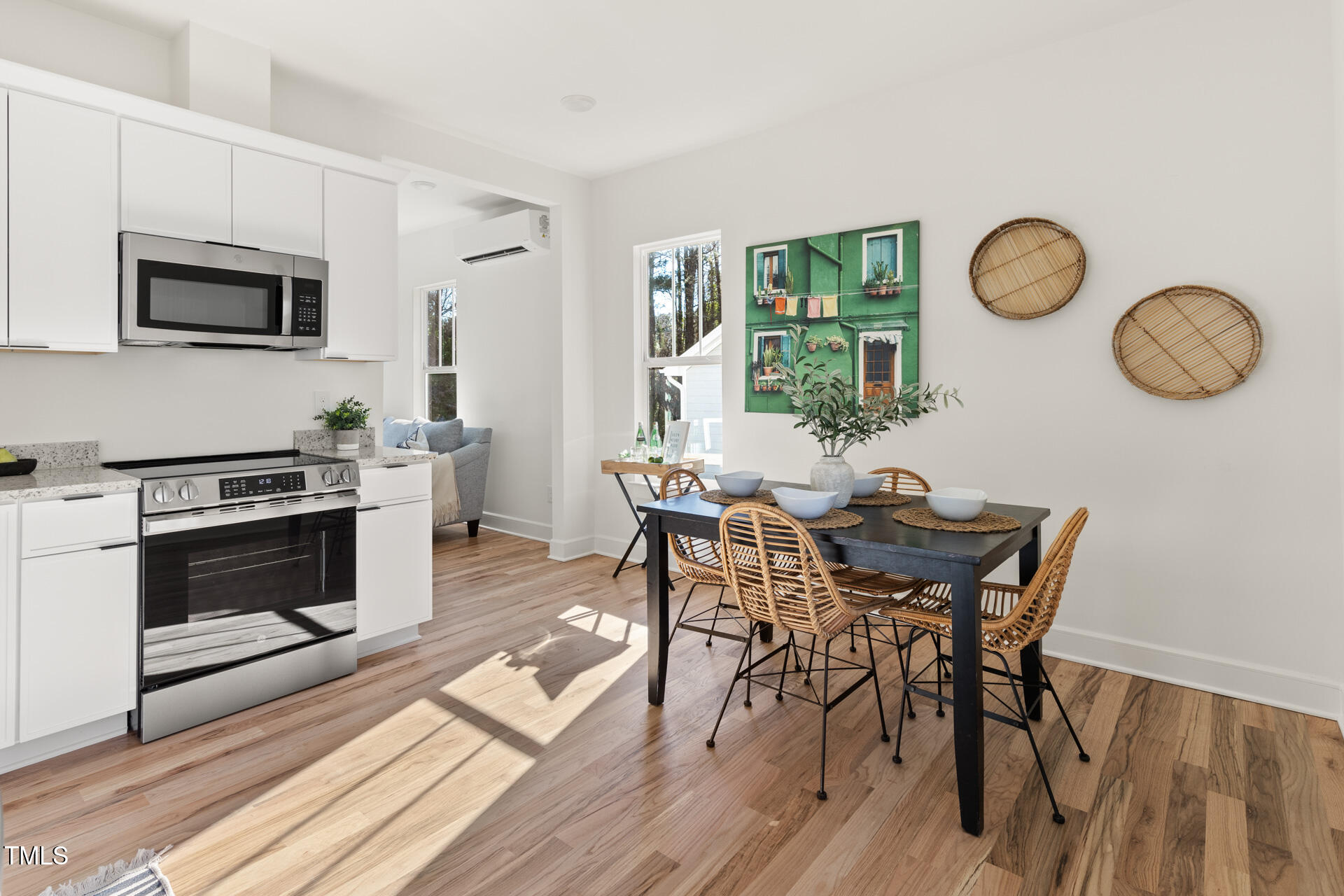 1039 W Murray Avenue