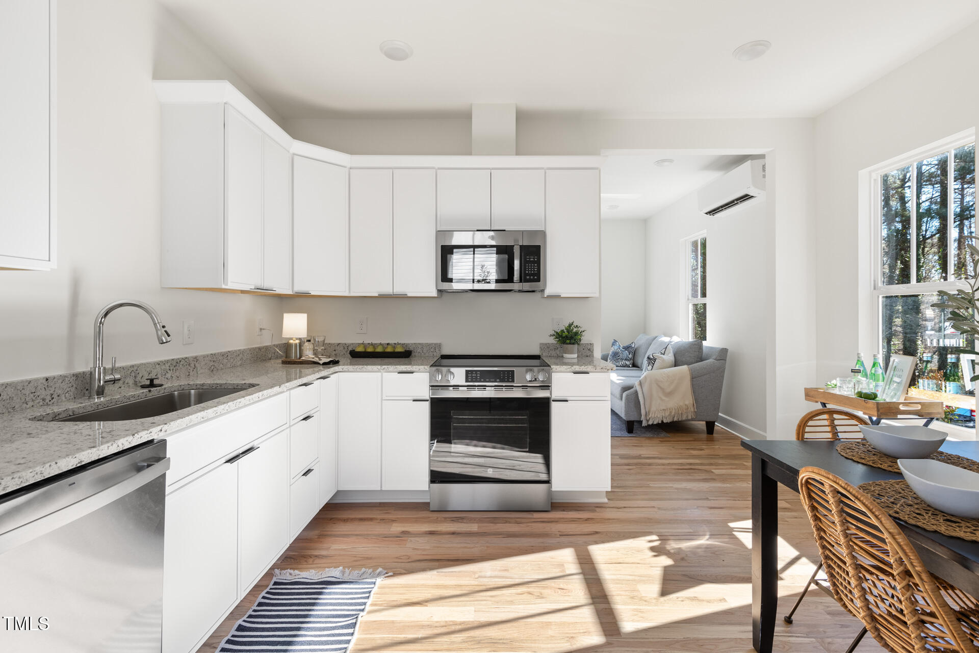 1039 W Murray Avenue