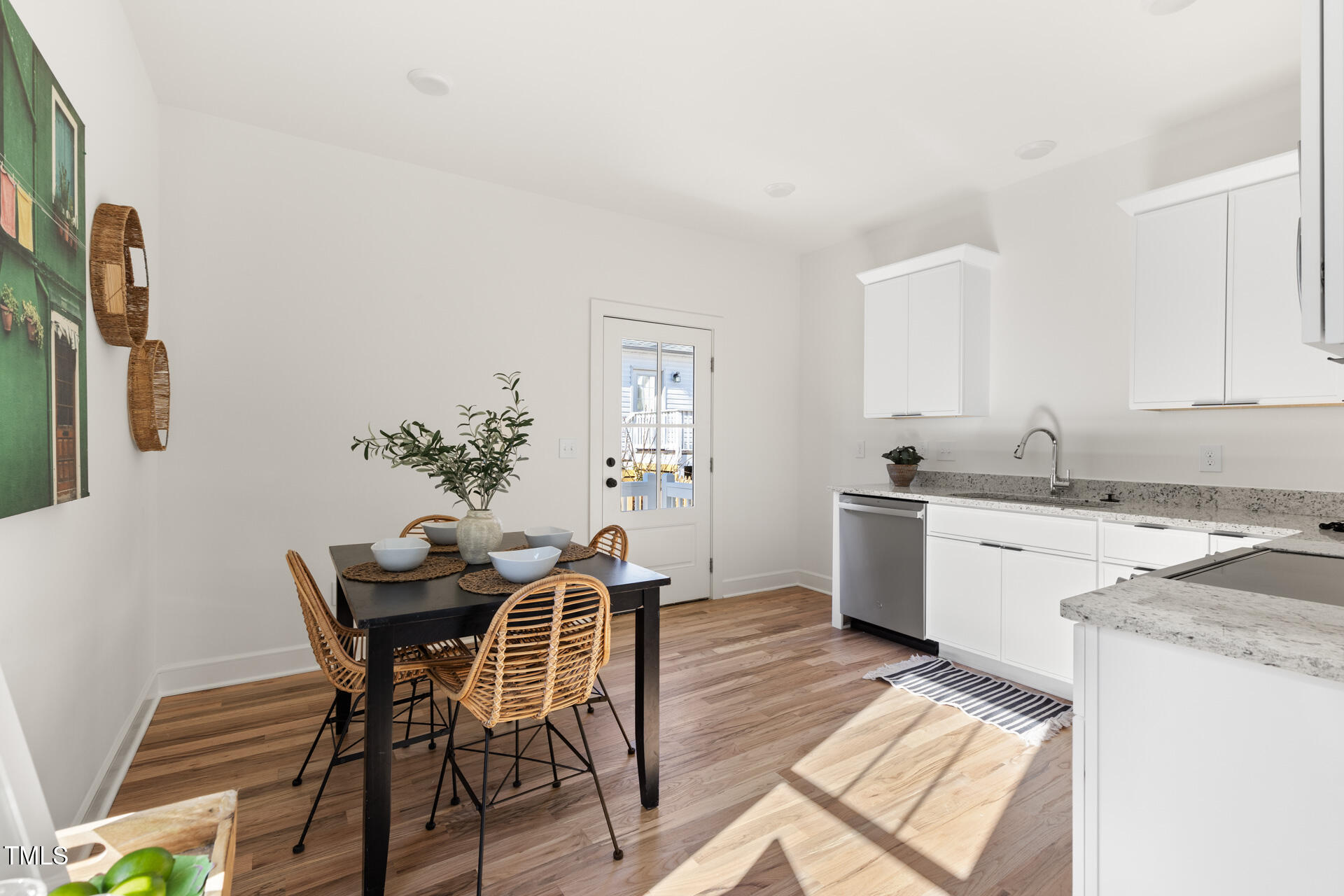 1039 W Murray Avenue