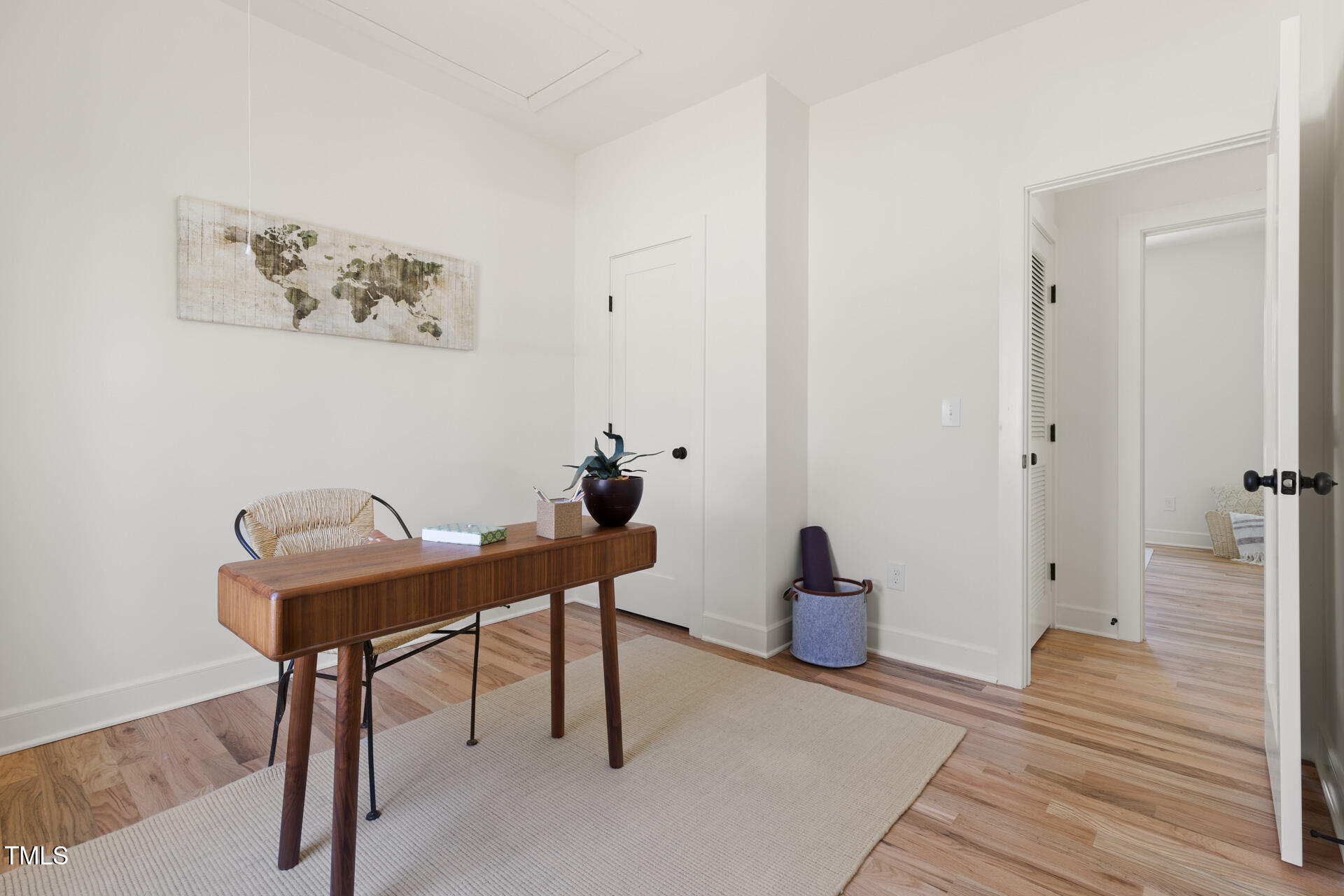 1039 W Murray Avenue