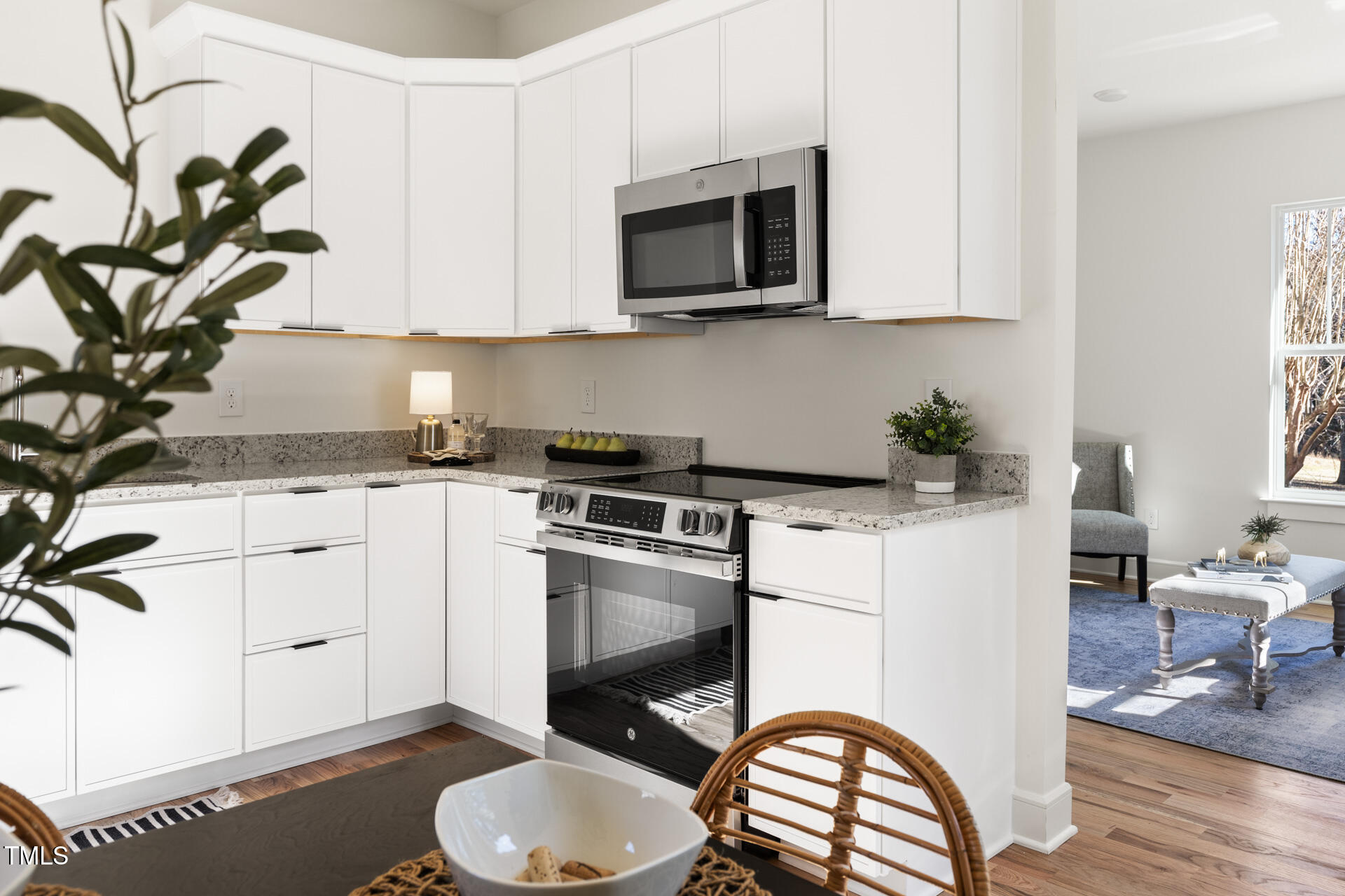 1039 W Murray Avenue