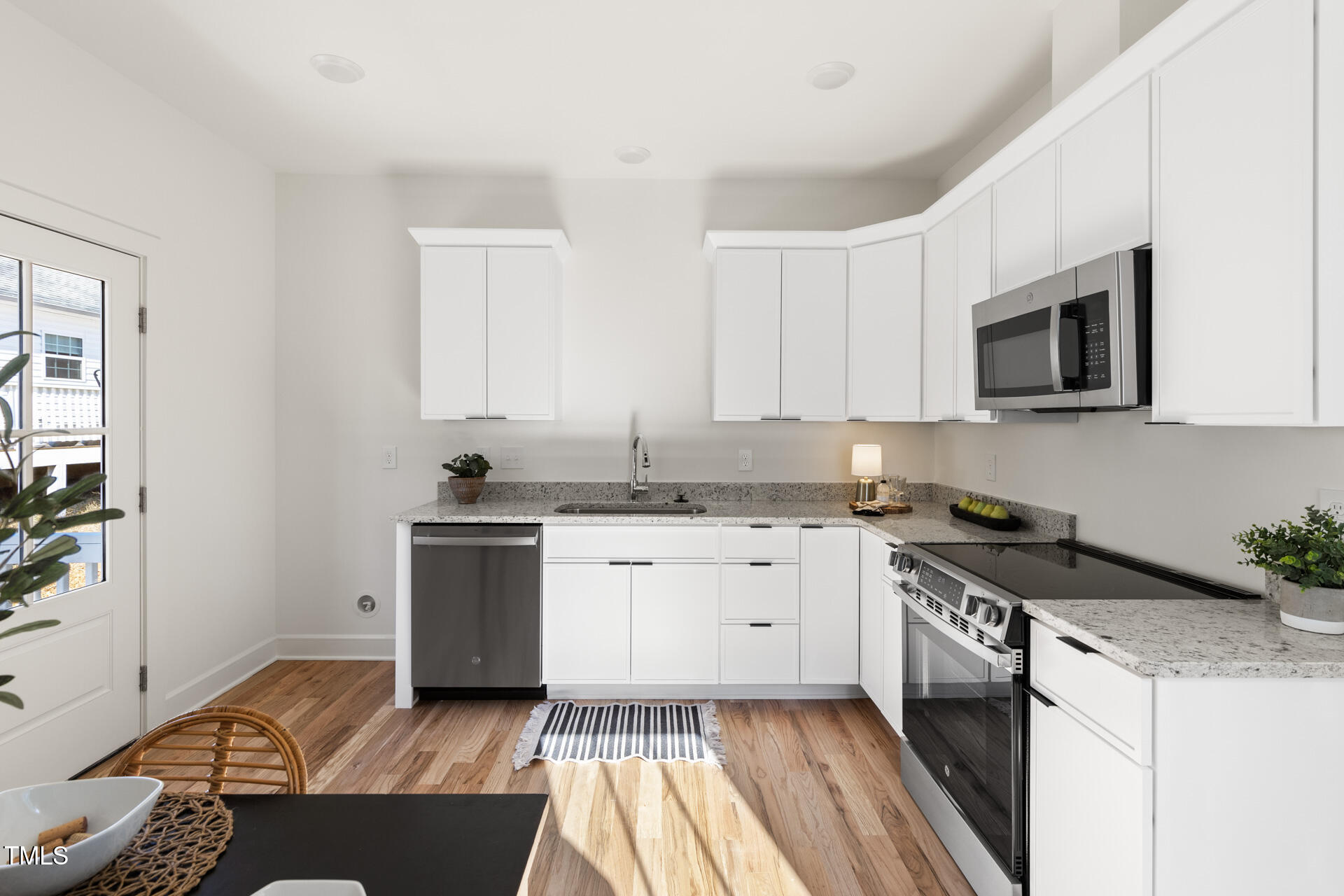 1039 W Murray Avenue