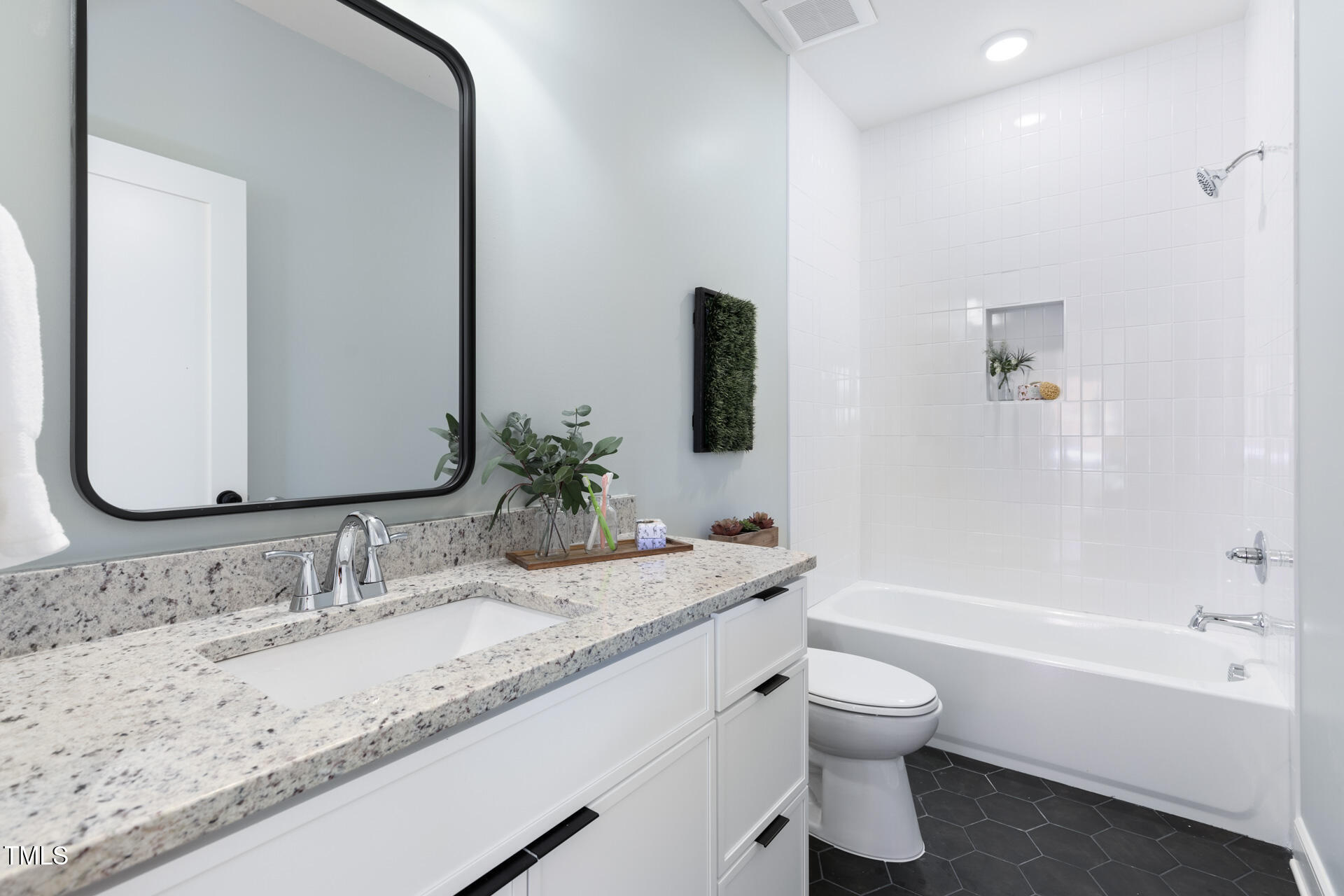 1039 W Murray Avenue