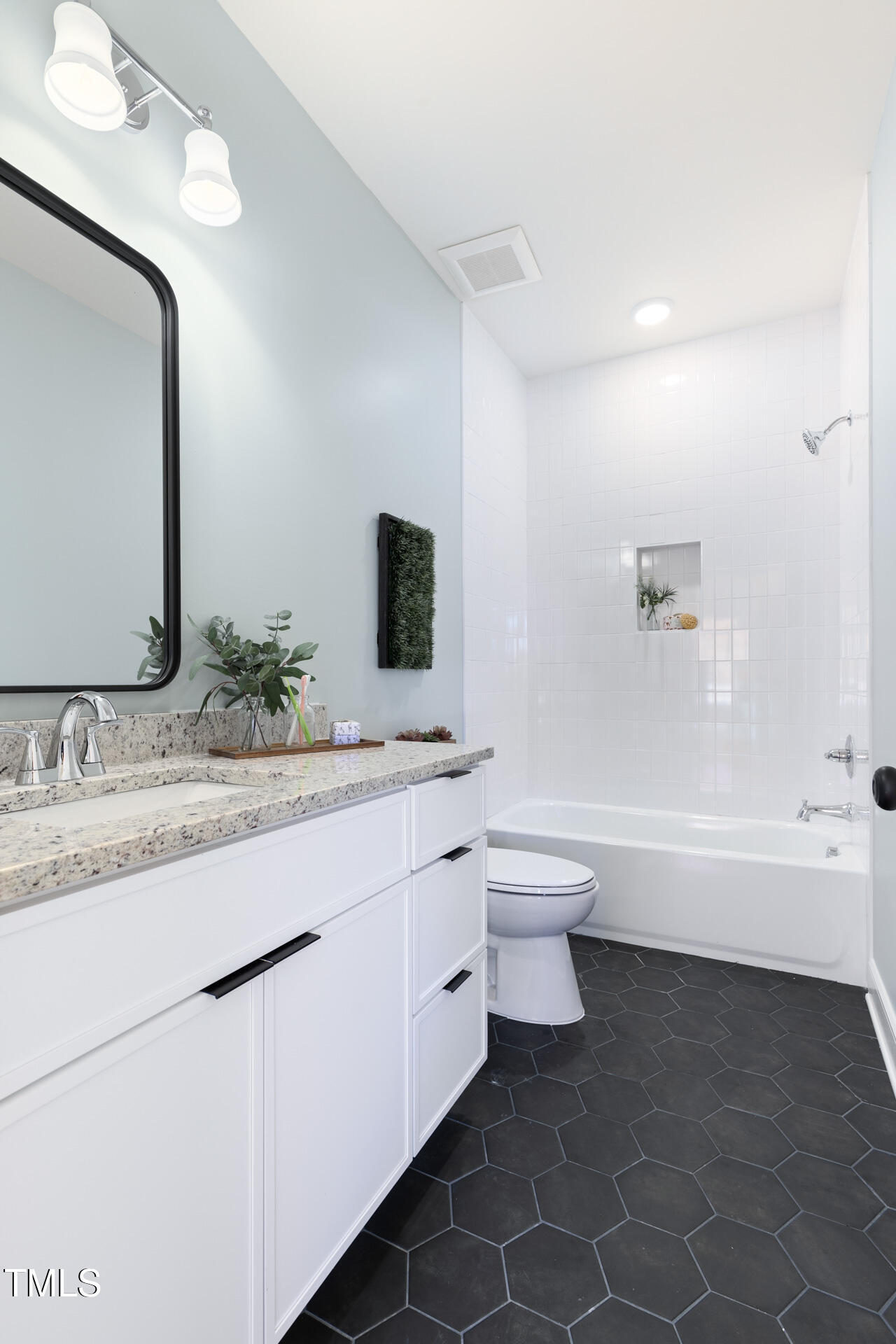 1039 W Murray Avenue