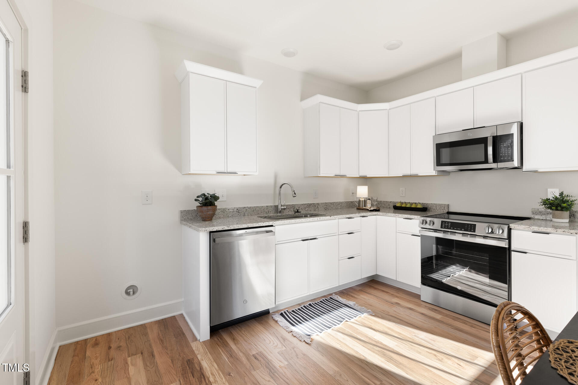 1039 W Murray Avenue