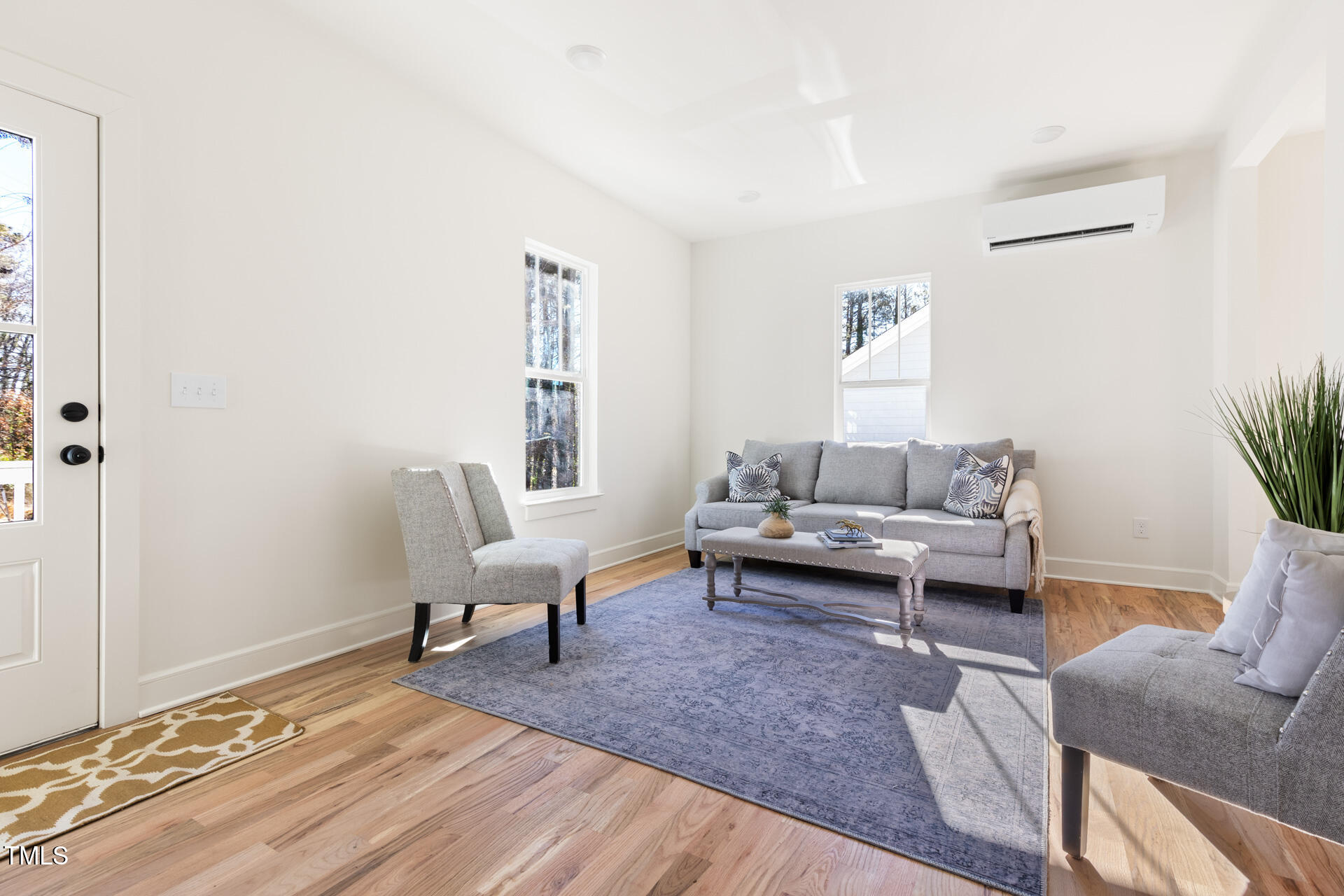 1039 W Murray Avenue