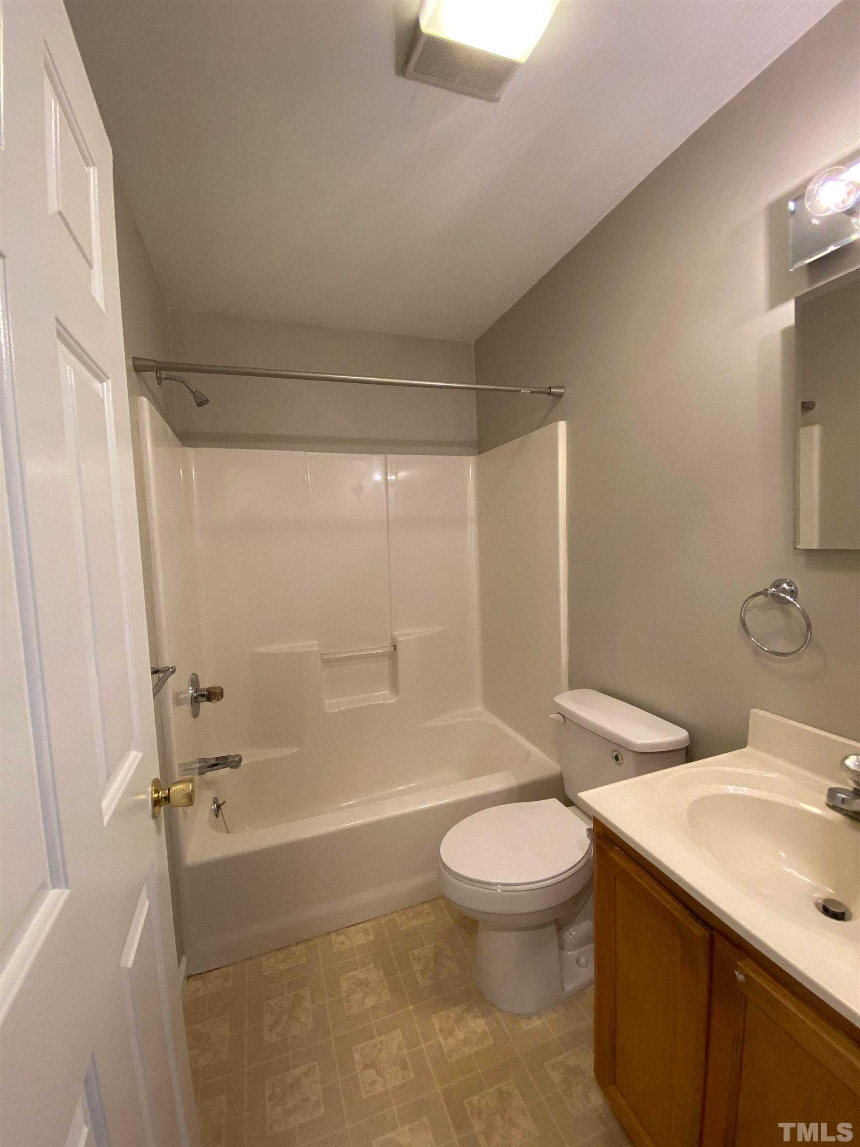 327 W Trinity Avenue Apt B