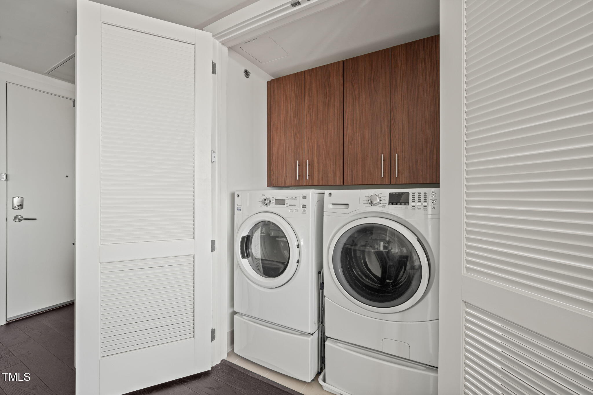 110 N Corcoran Street # 2304