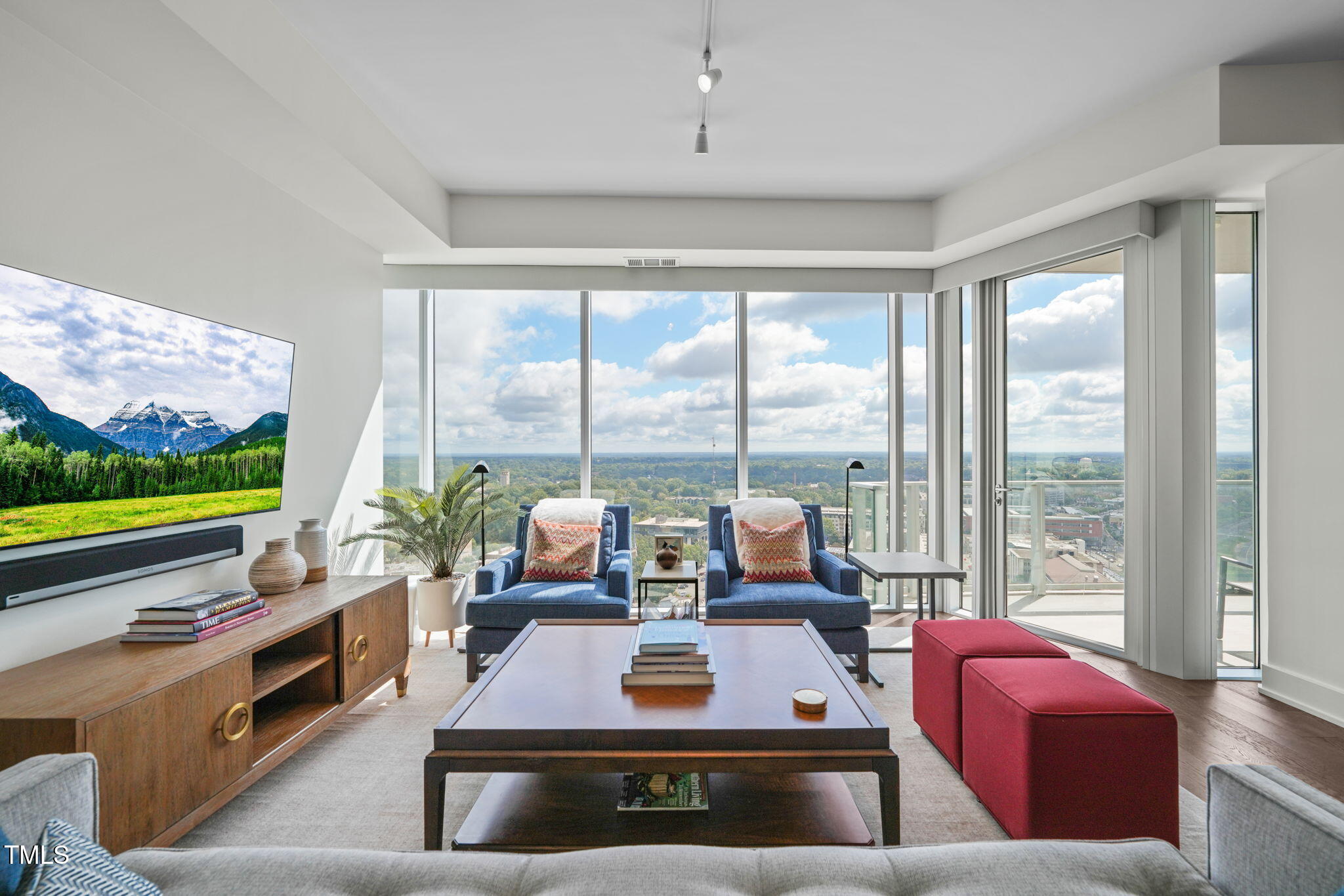 110 N Corcoran Street # 2304