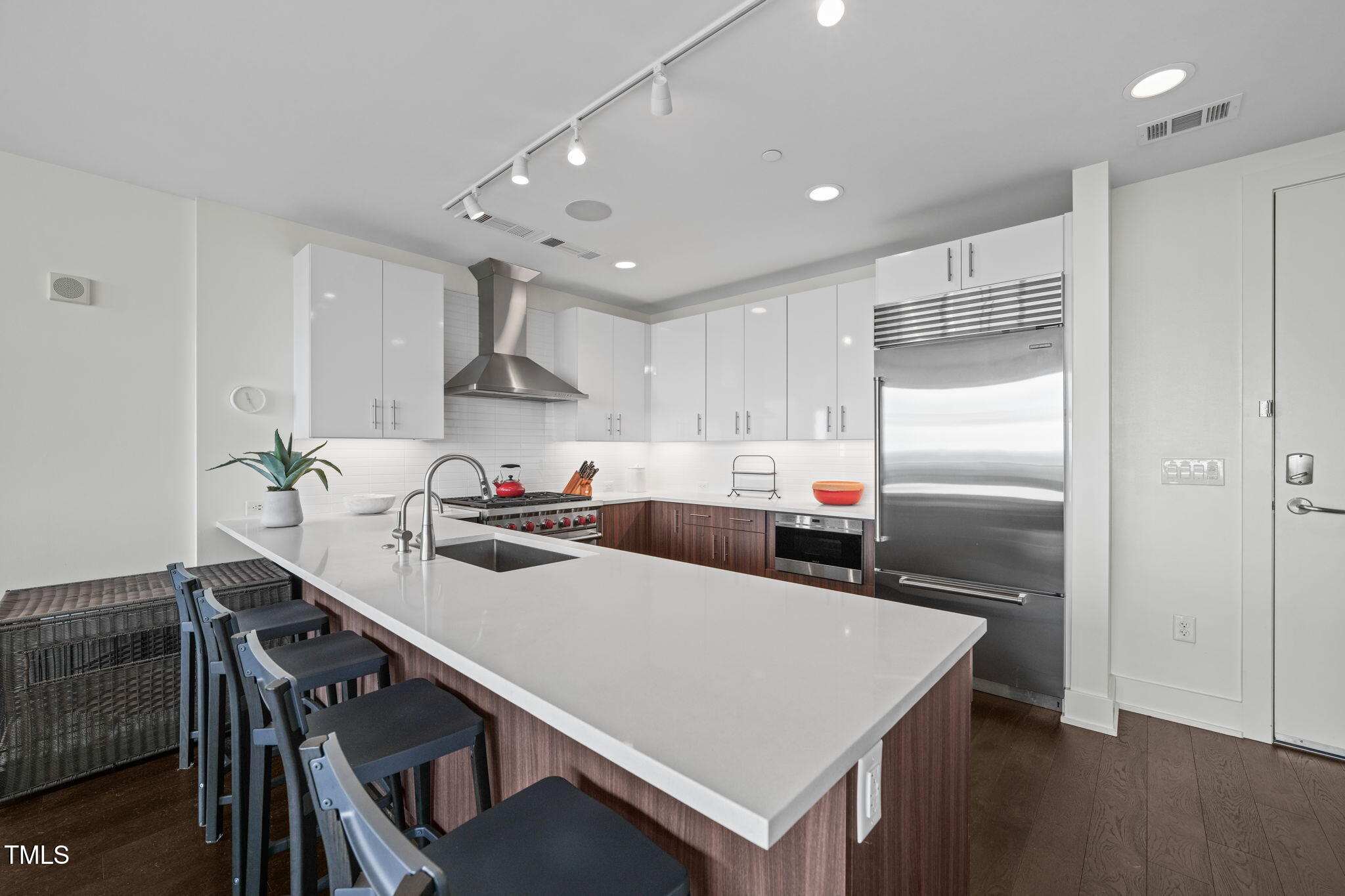 110 N Corcoran Street # 2304