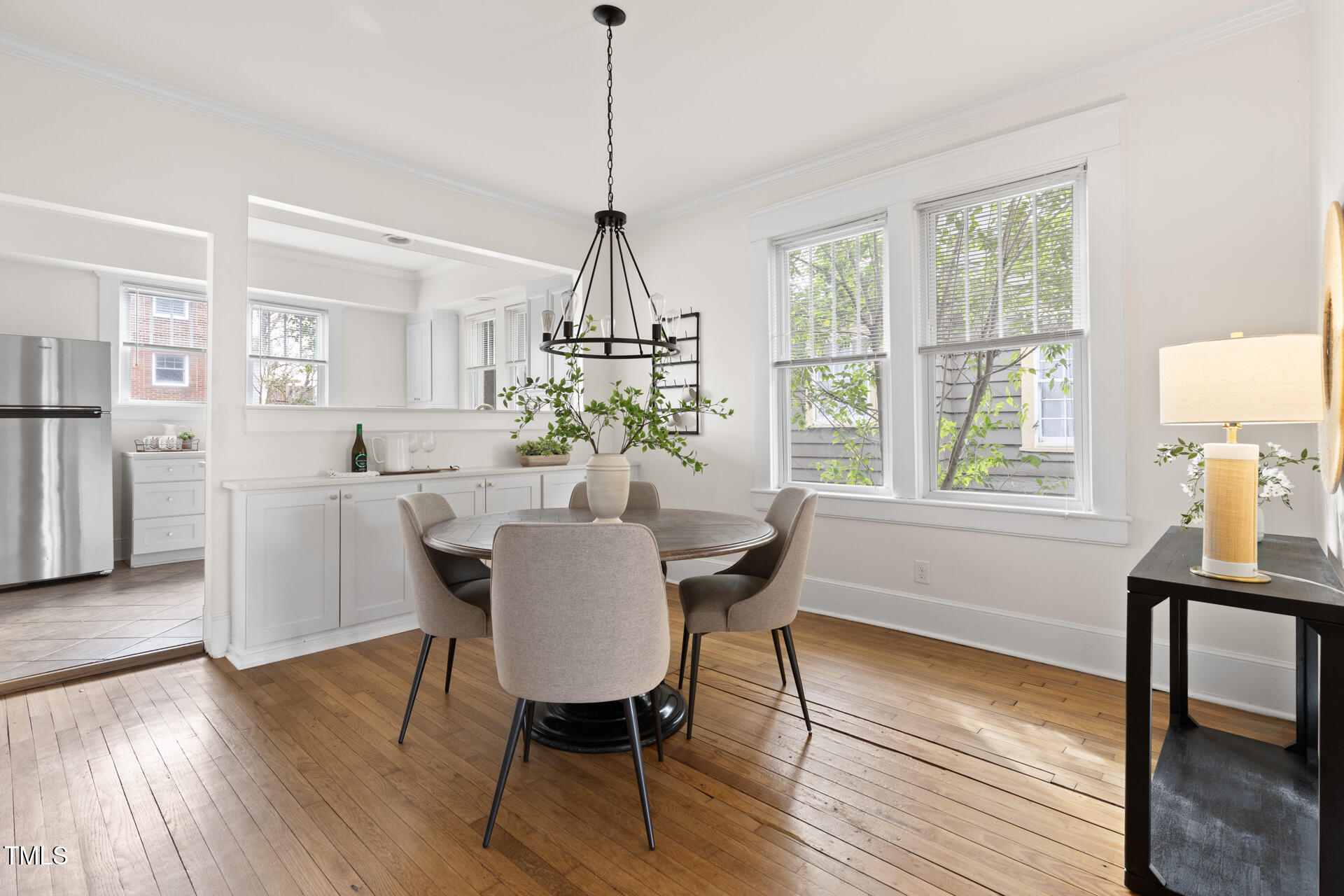 201 W Trinity Avenue