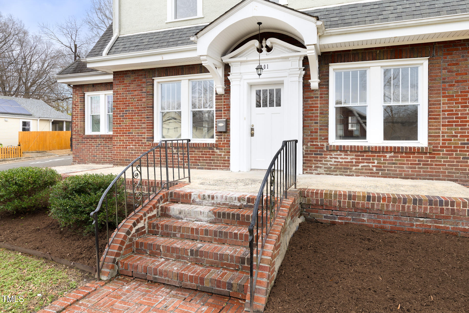 201 W Trinity Avenue