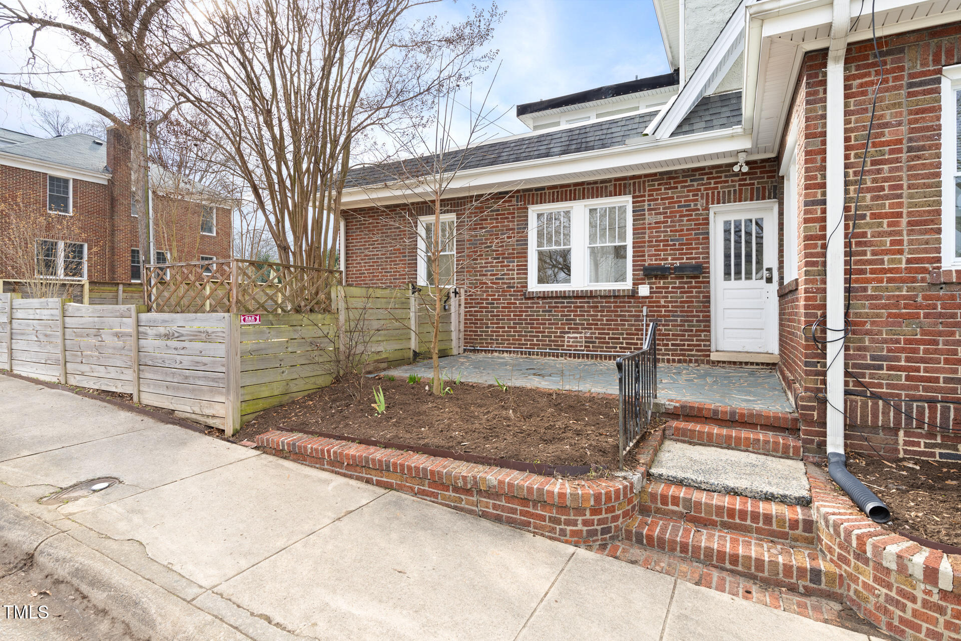 201 W Trinity Avenue