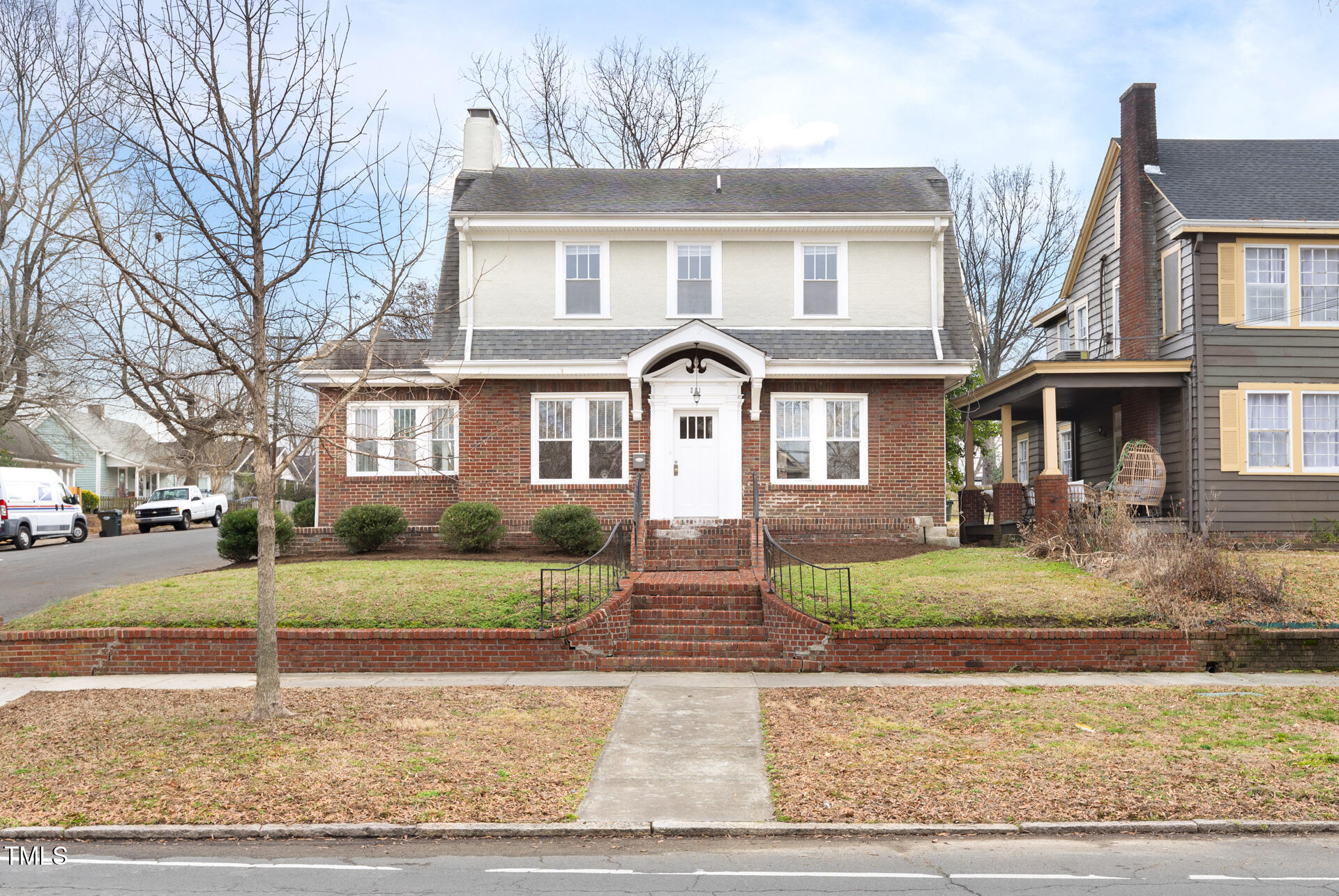 201 W Trinity Avenue