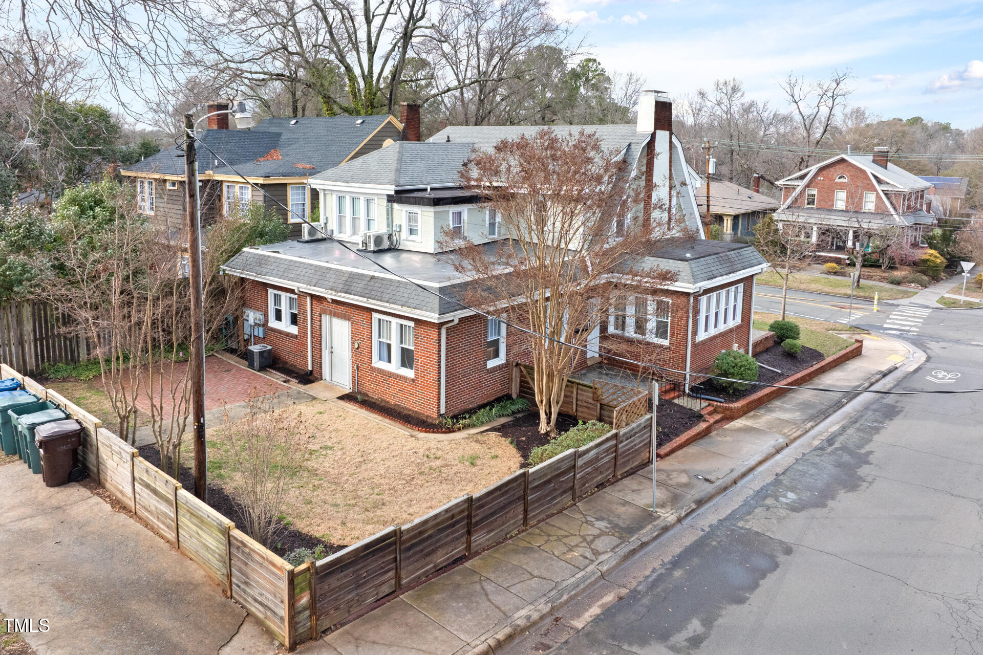 201 W Trinity Avenue