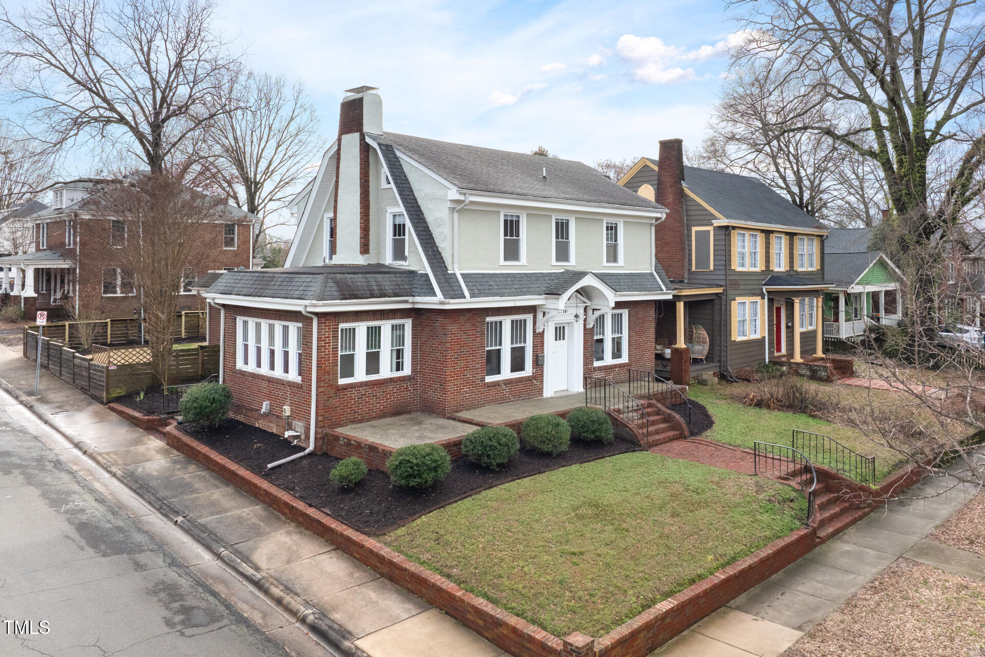 201 W Trinity Avenue