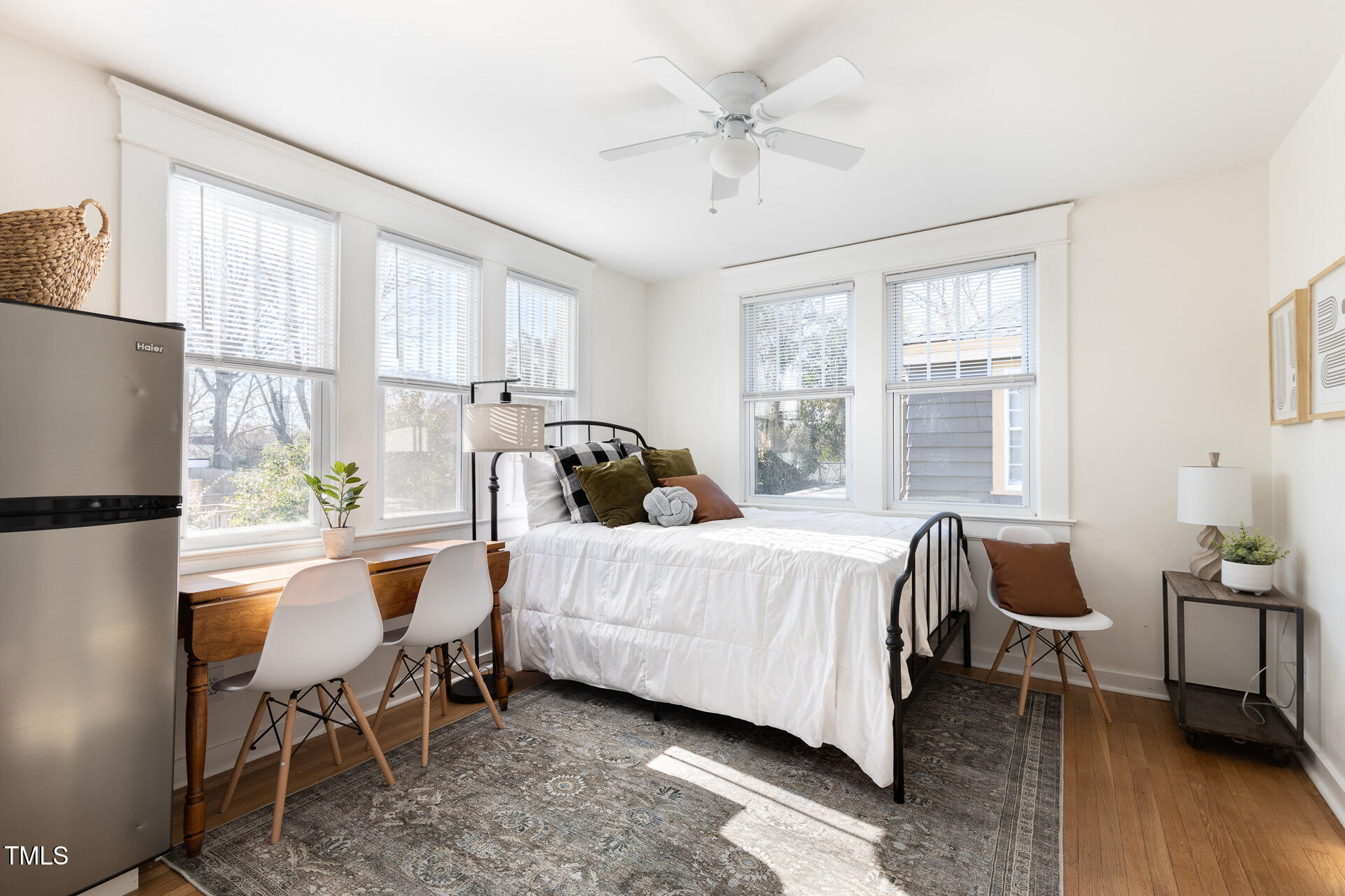 201 W Trinity Avenue