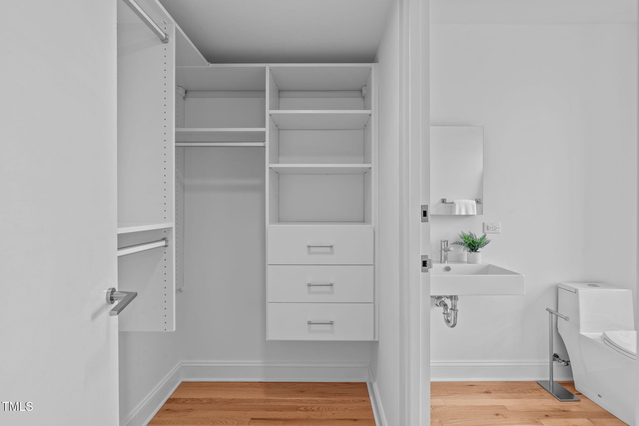 312 N Buchanan Blvd # 302