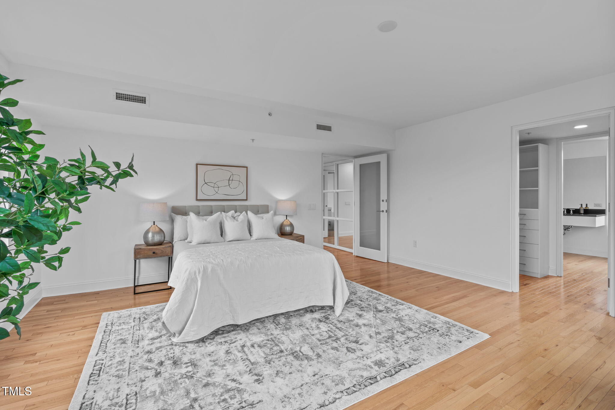 312 N Buchanan Blvd # 302