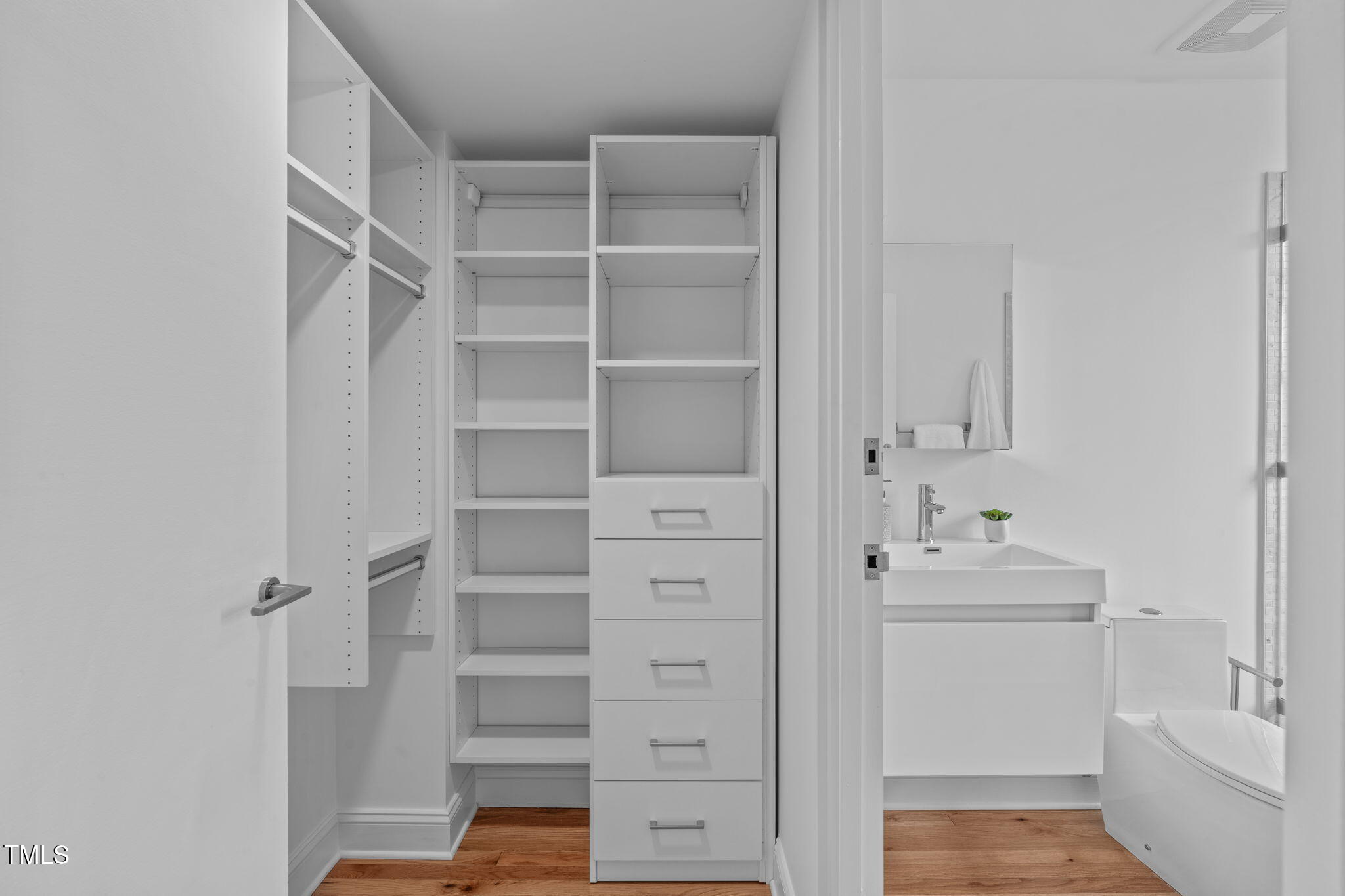 312 N Buchanan Blvd # 302