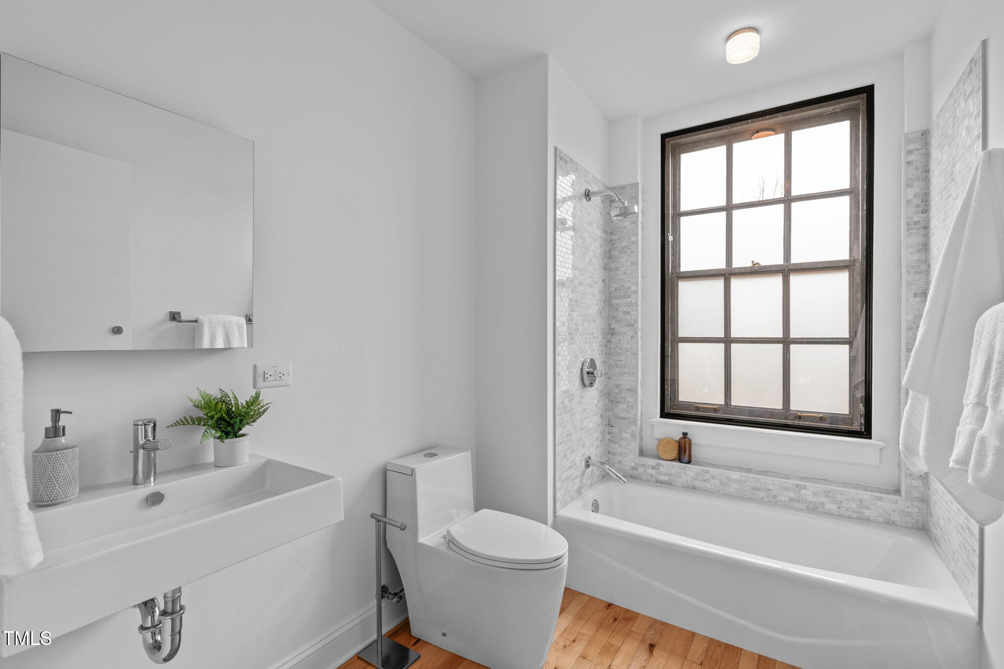 312 N Buchanan Blvd # 302