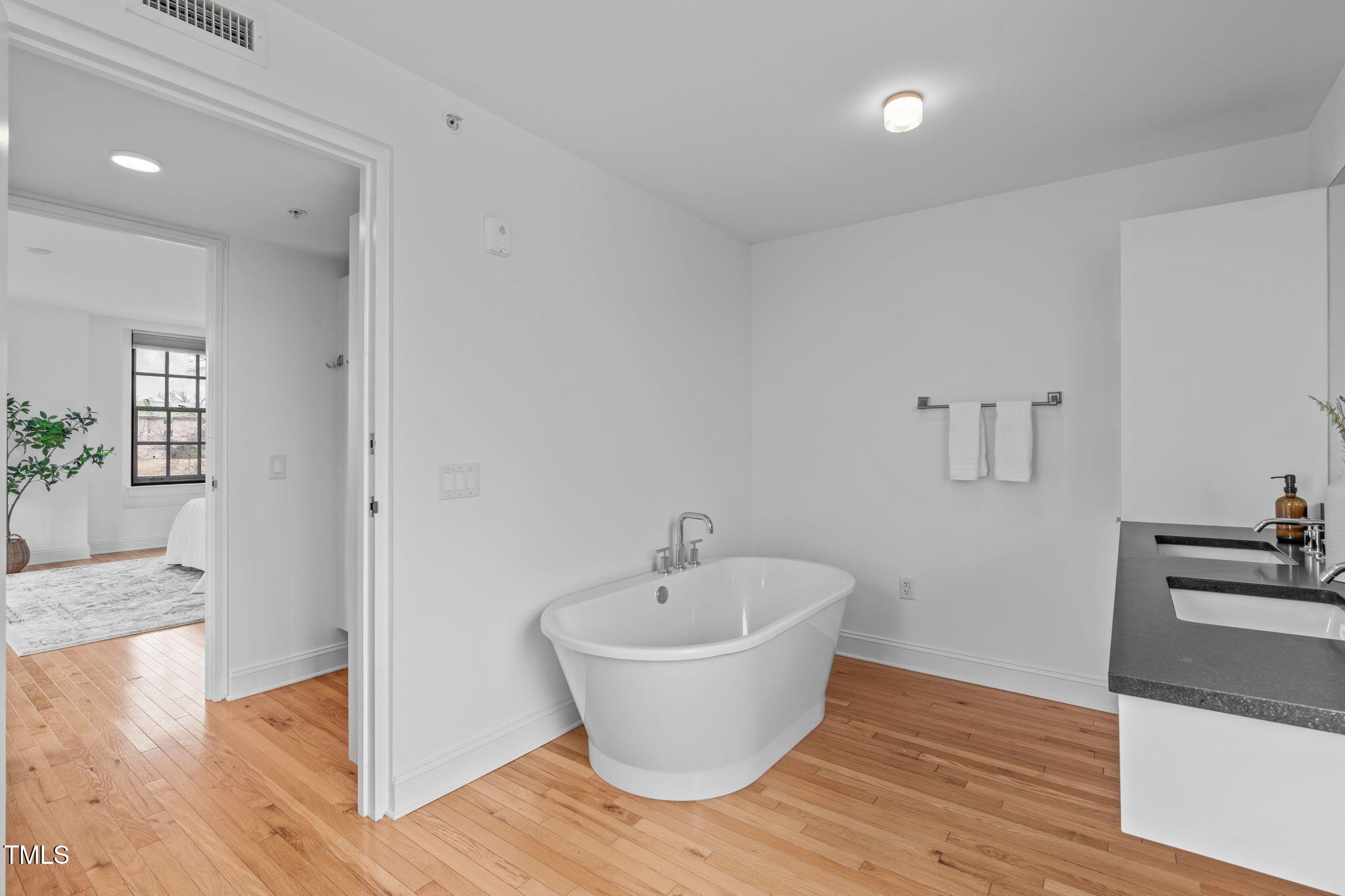 312 N Buchanan Blvd # 302