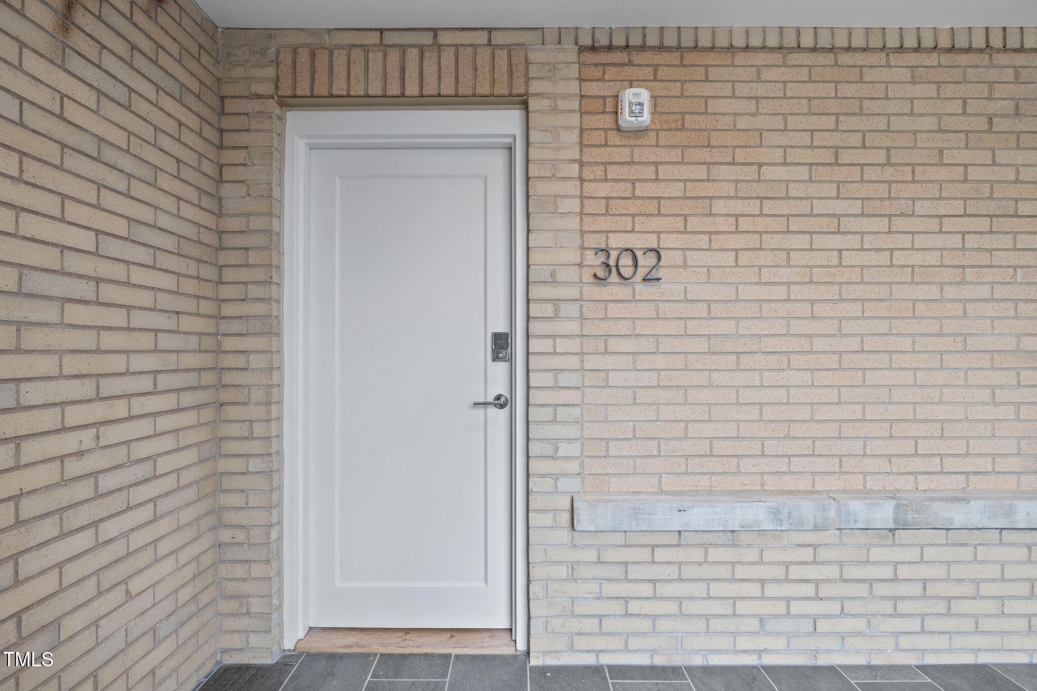 312 N Buchanan Blvd # 302