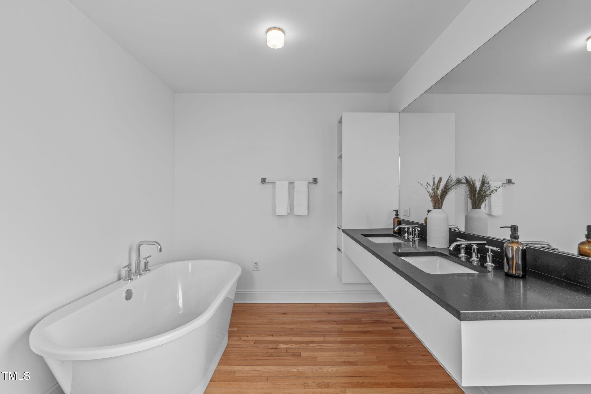 312 N Buchanan Blvd # 302