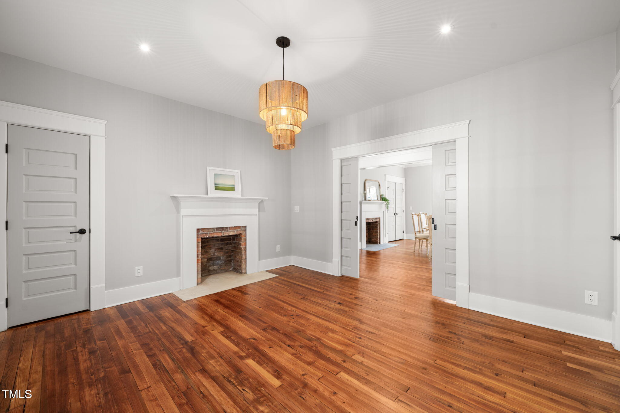 114 W Lynch Street