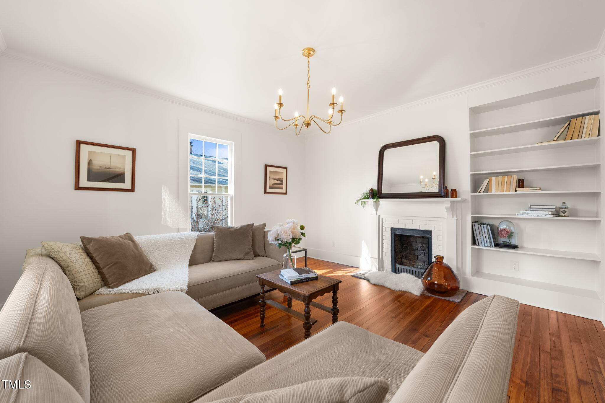 114 W Lynch Street