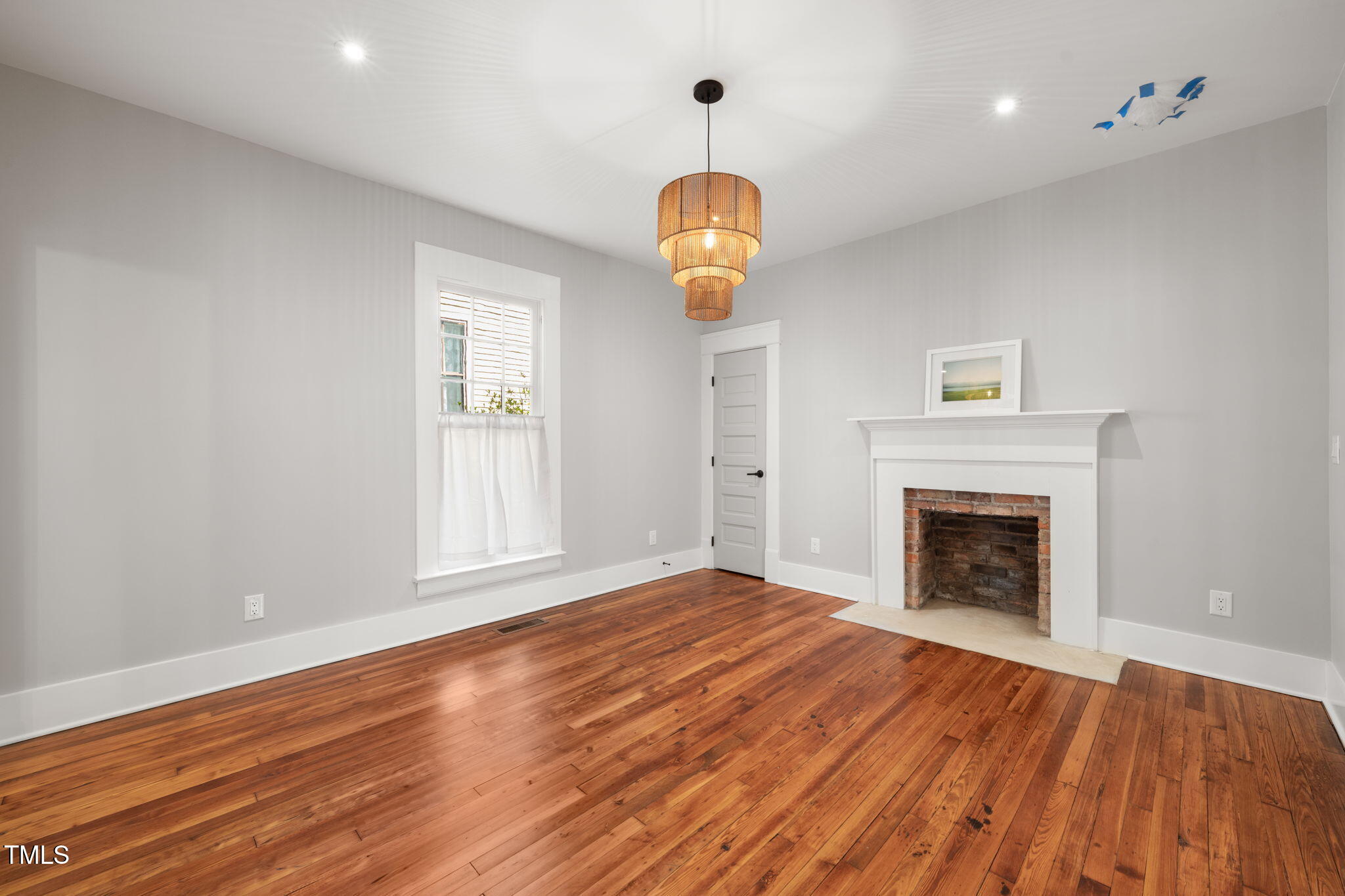 114 W Lynch Street