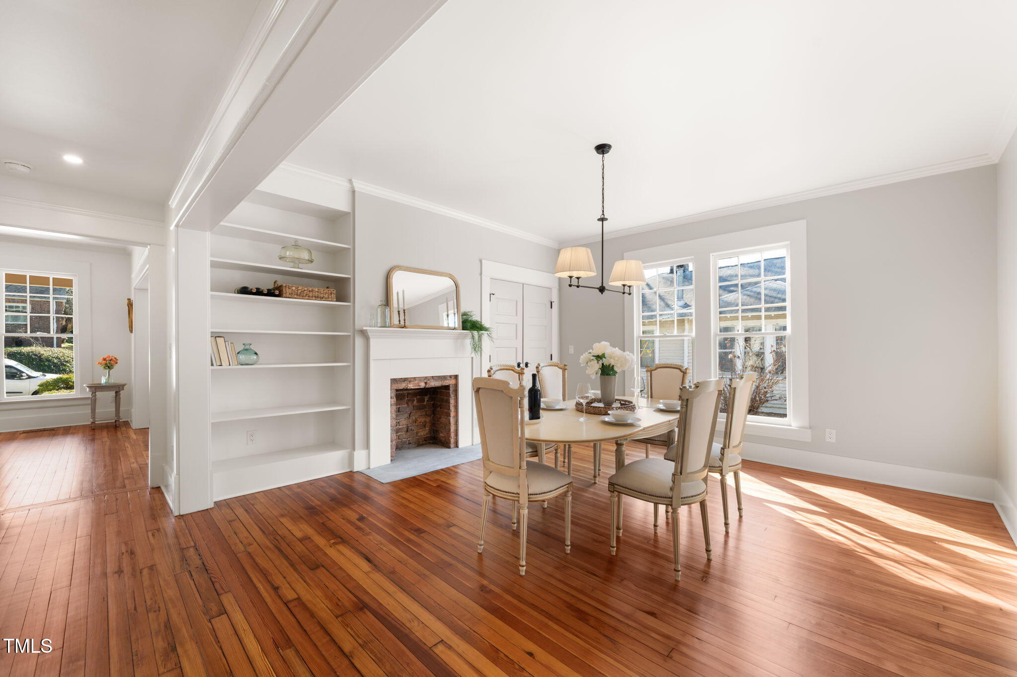 114 W Lynch Street