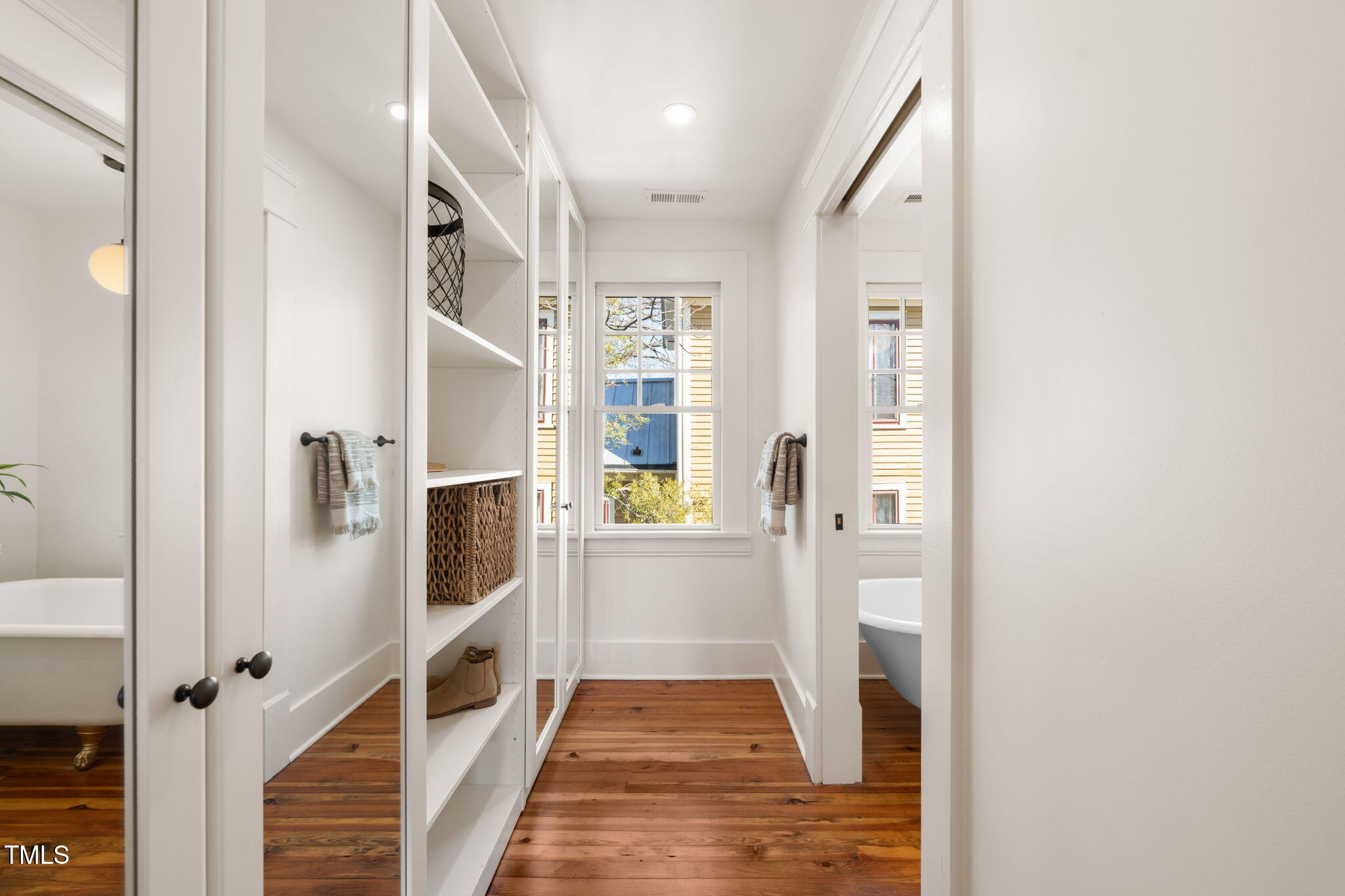 114 W Lynch Street