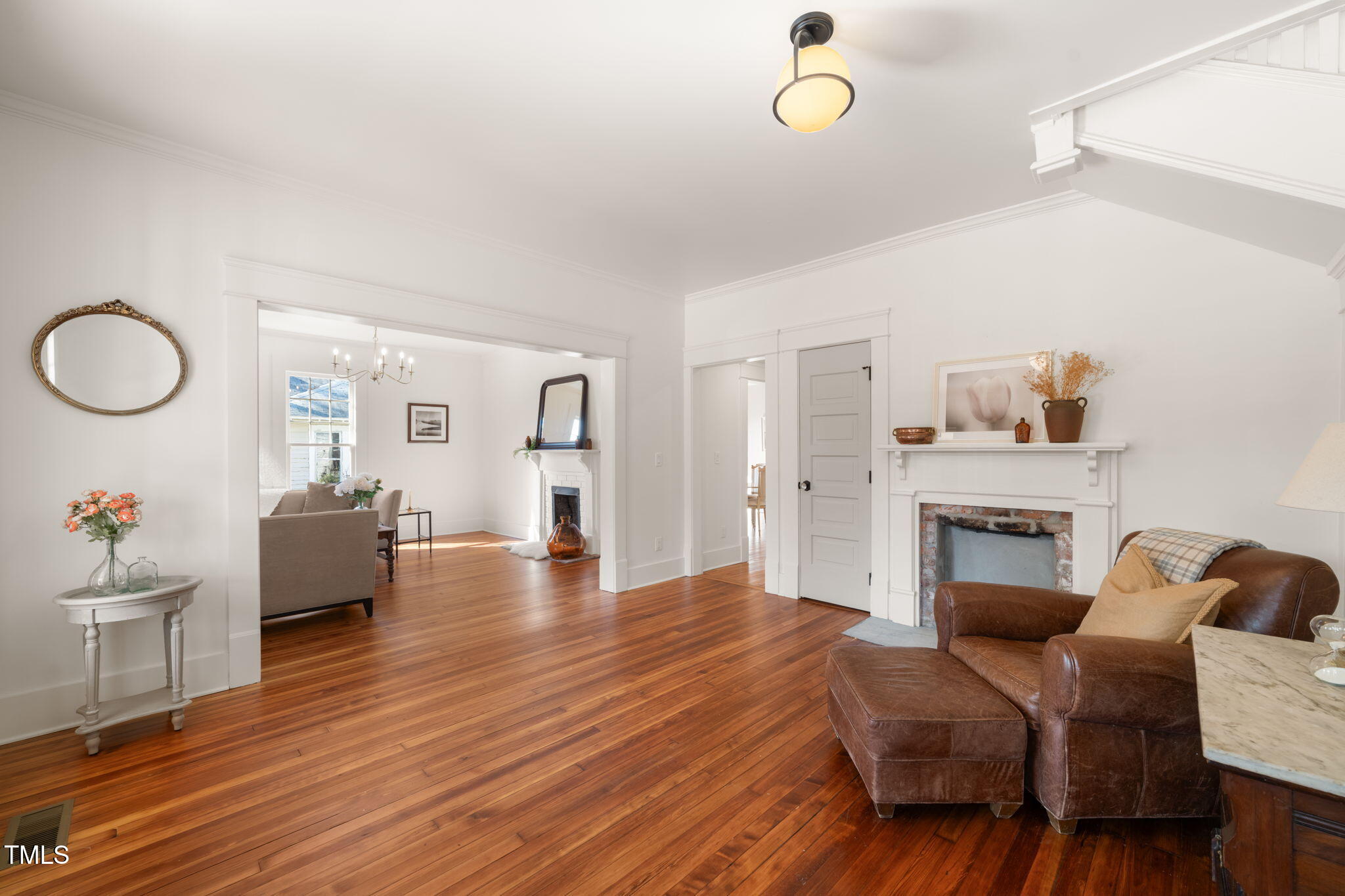 114 W Lynch Street