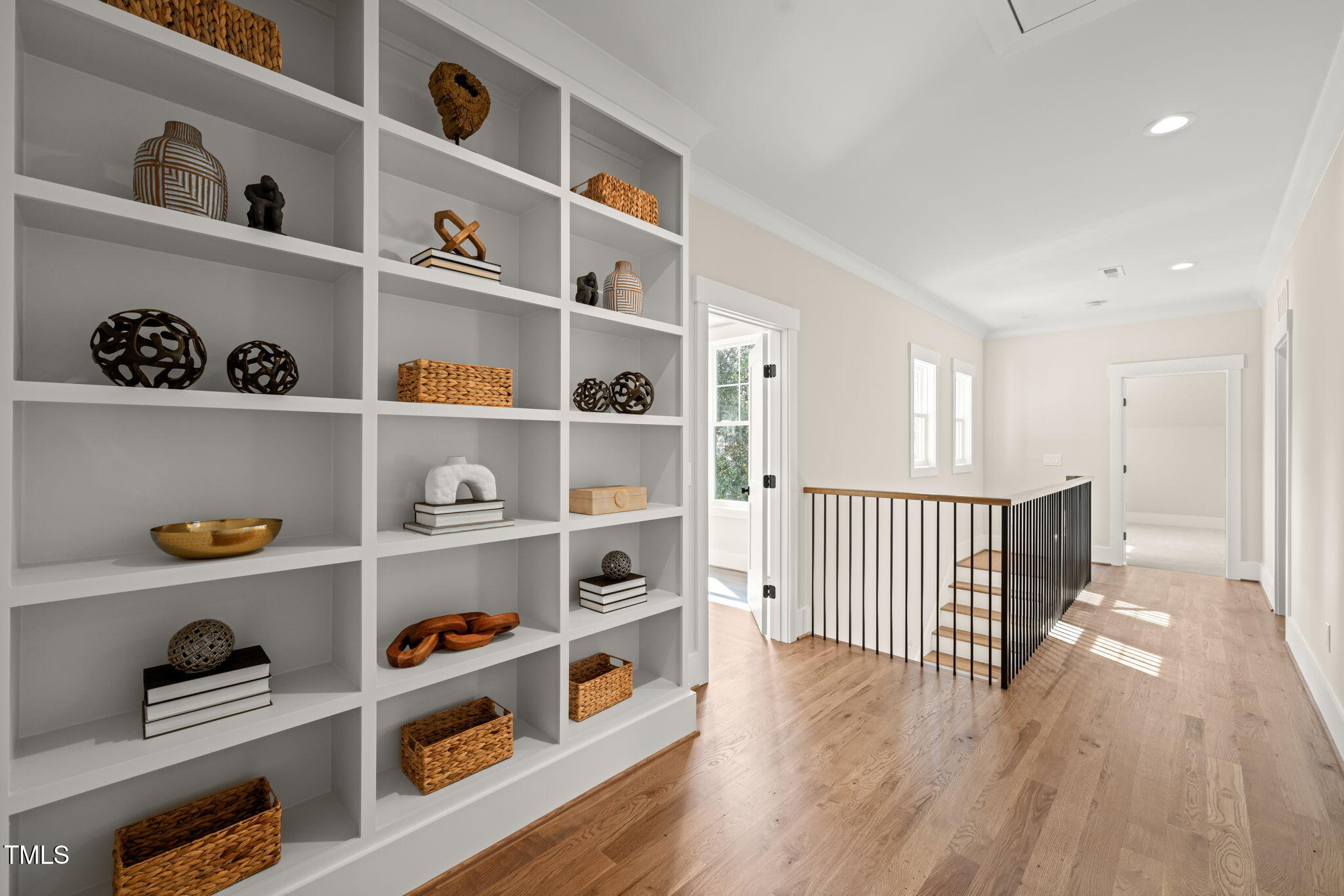 109 W Markham Avenue