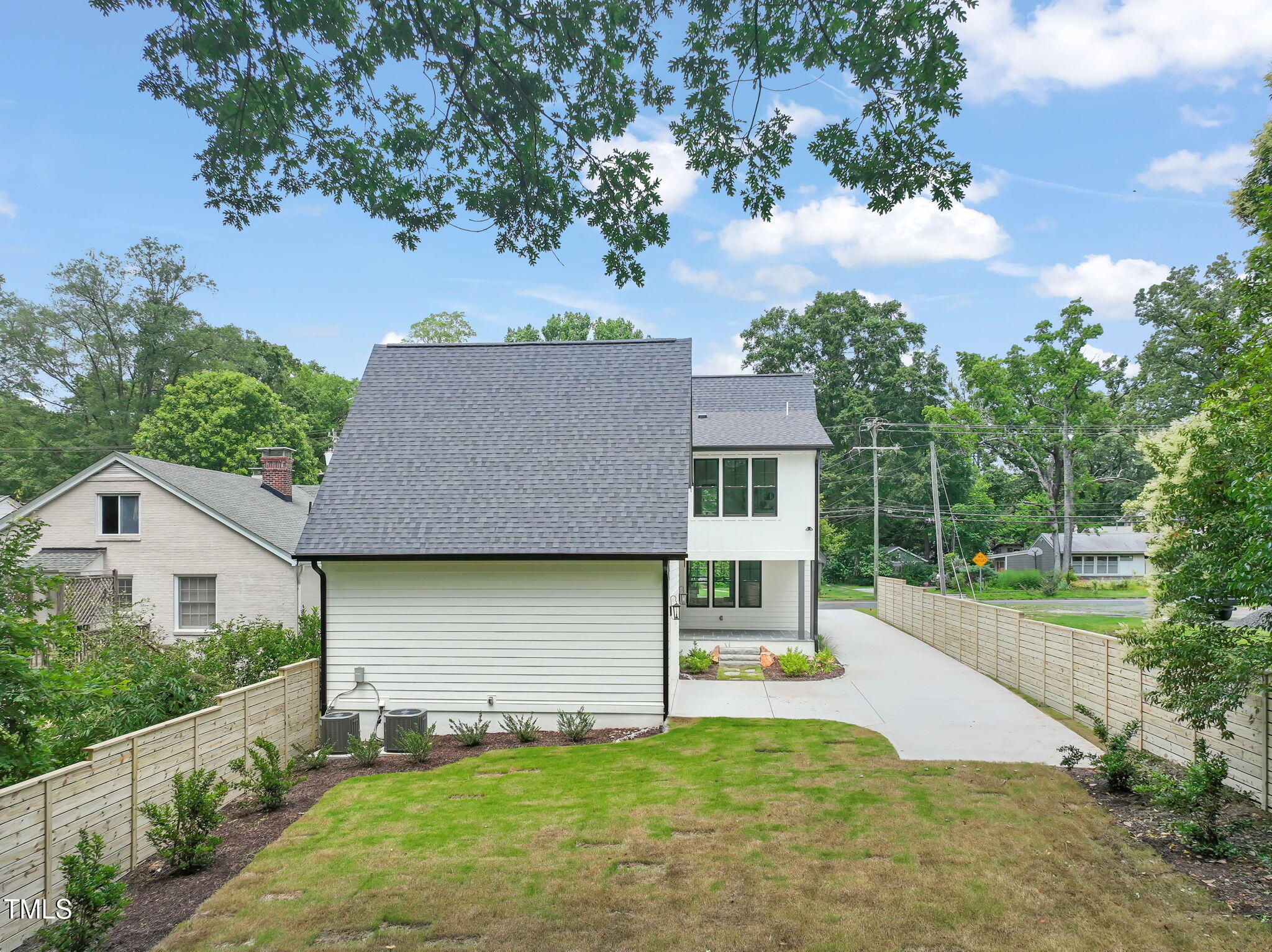 109 W Markham Avenue