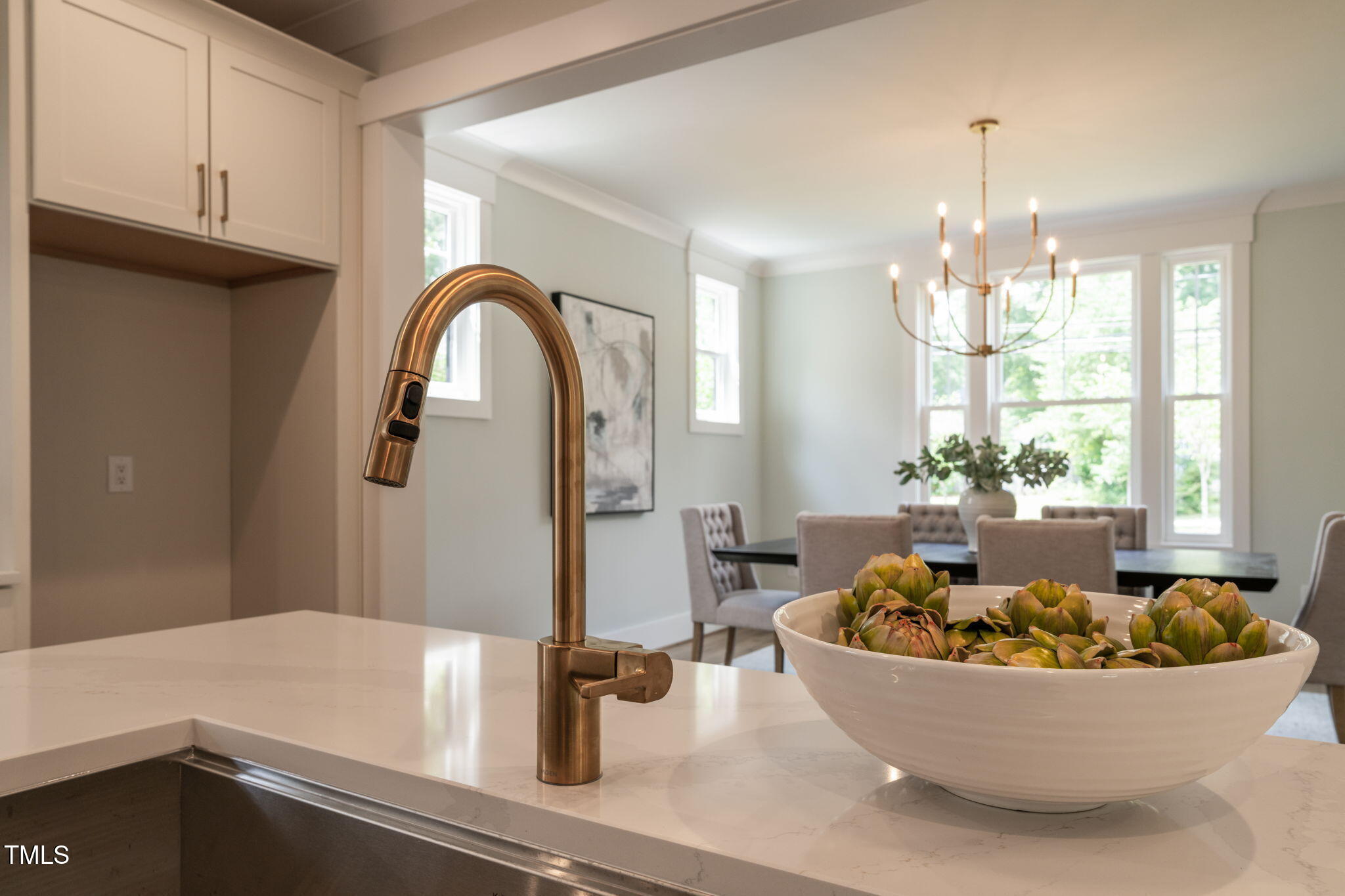 109 W Markham Avenue