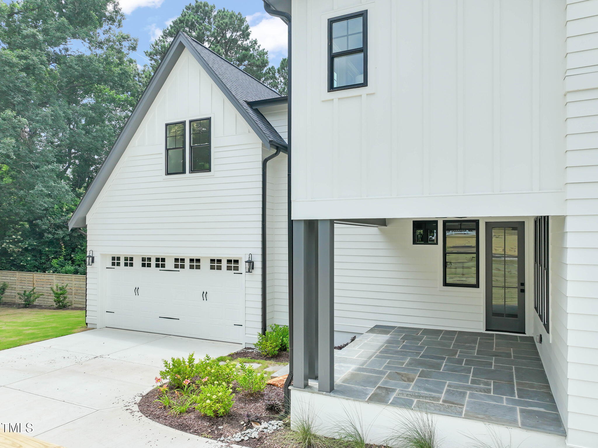 109 W Markham Avenue