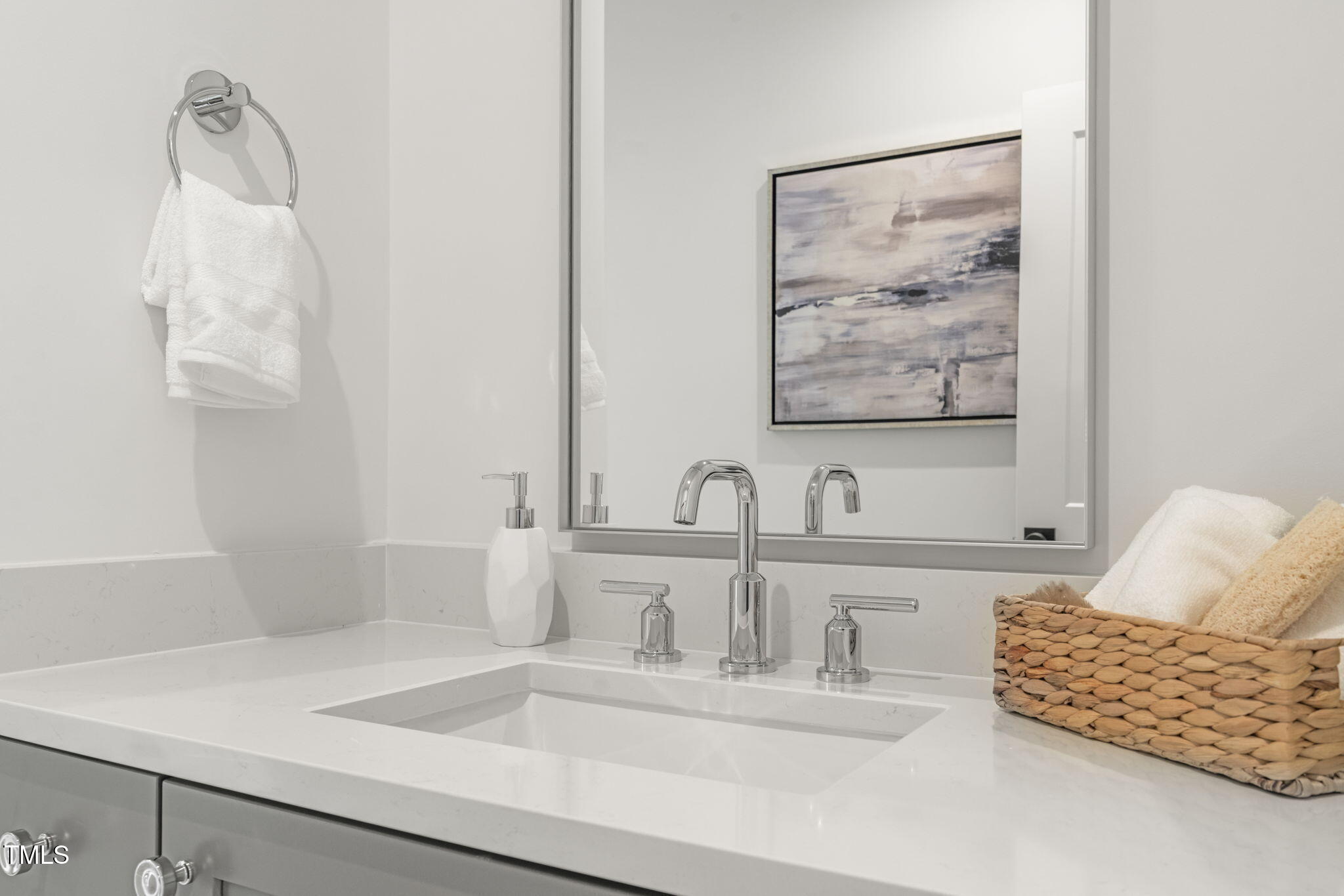 109 W Markham Avenue