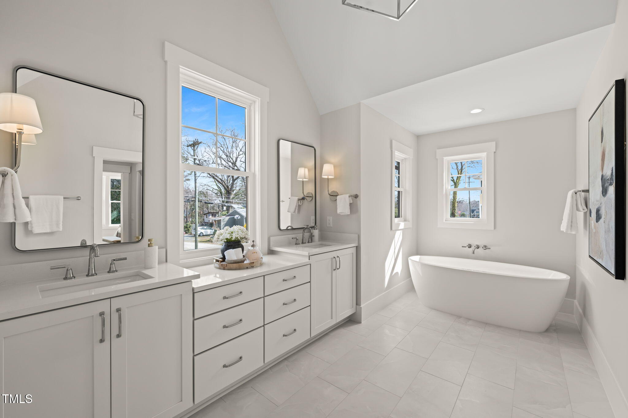 109 W Markham Avenue