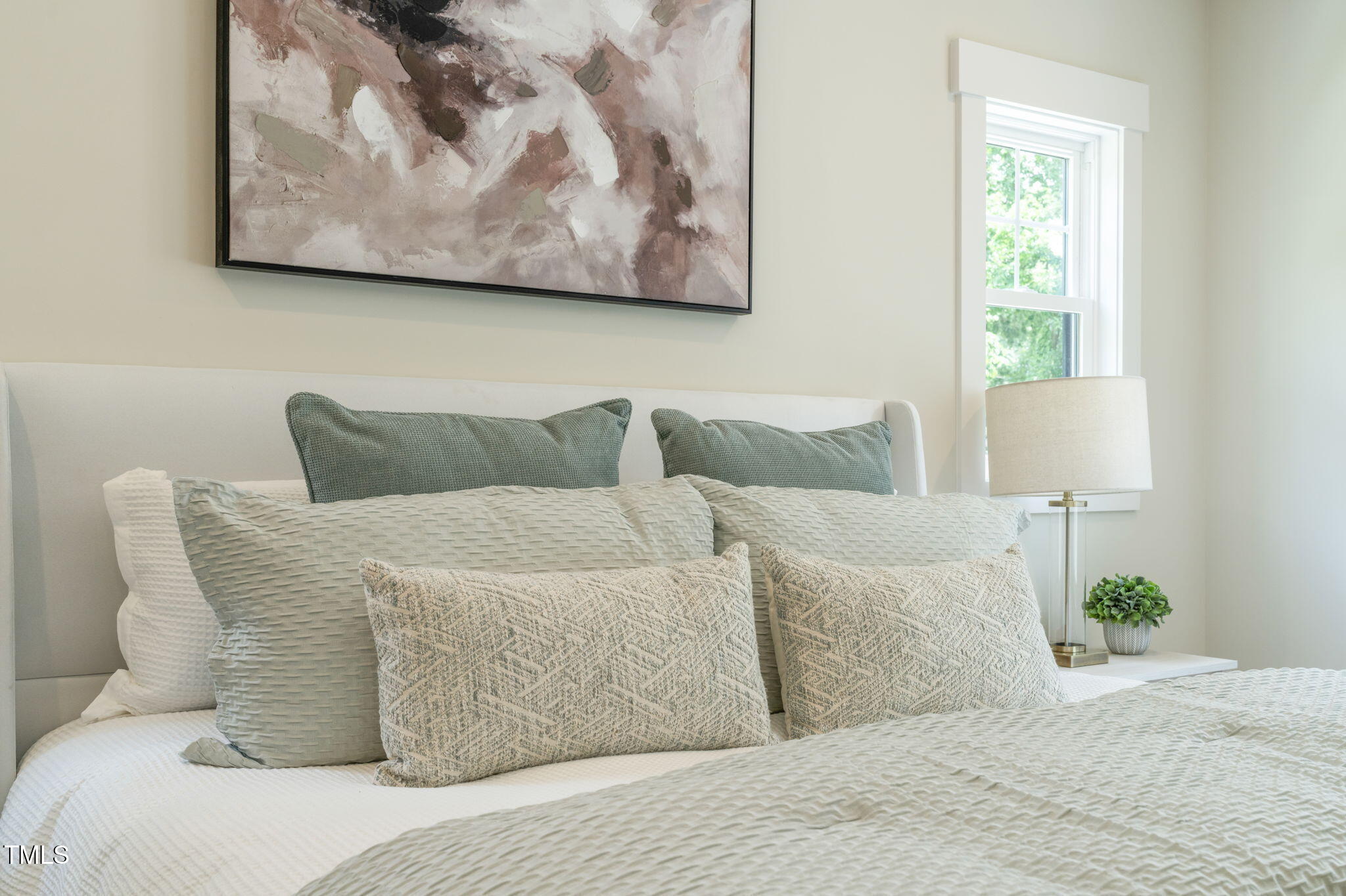 109 W Markham Avenue