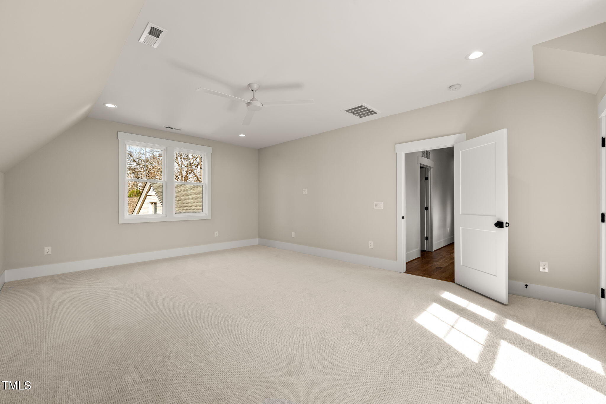 109 W Markham Avenue