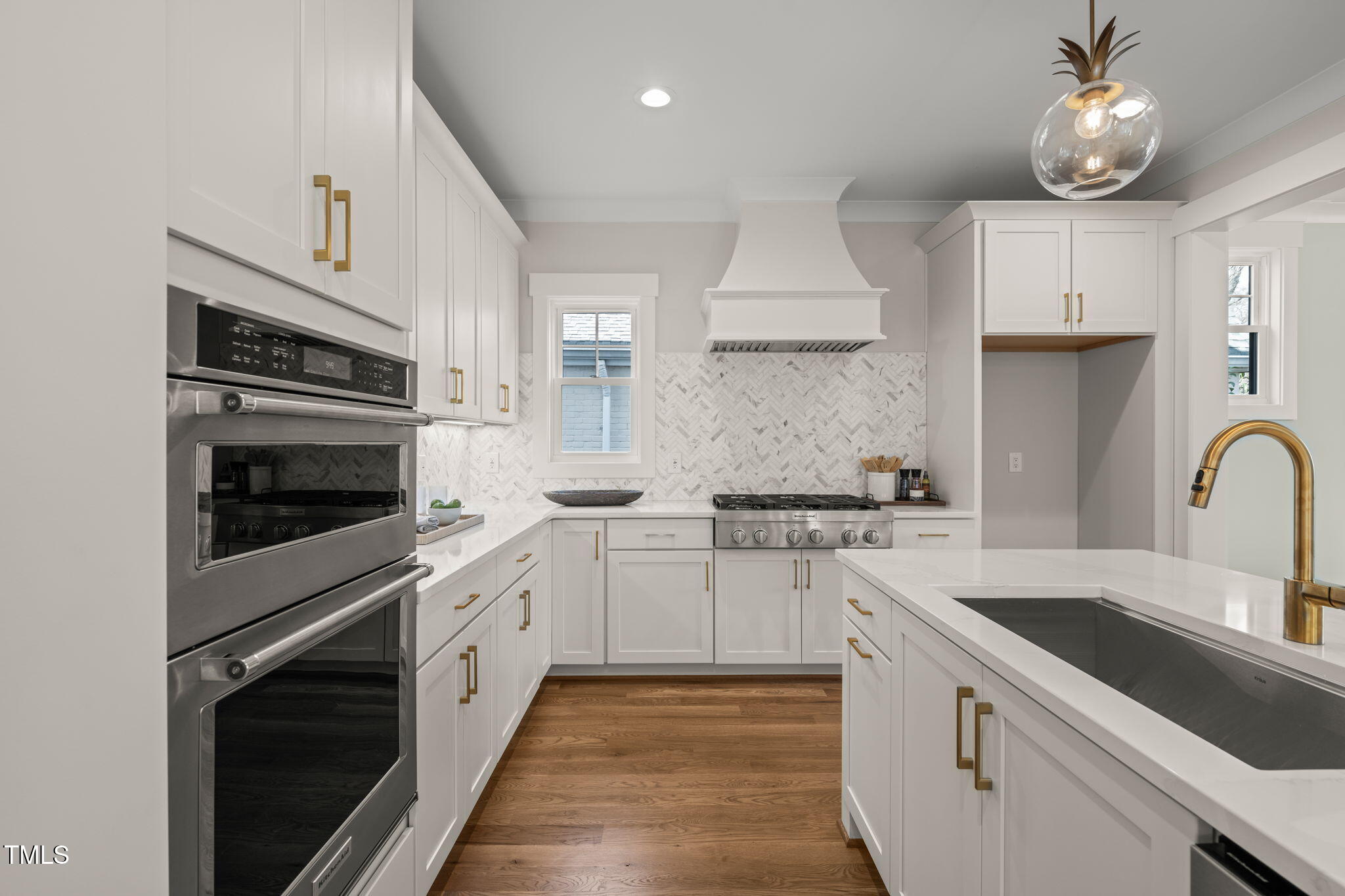 109 W Markham Avenue