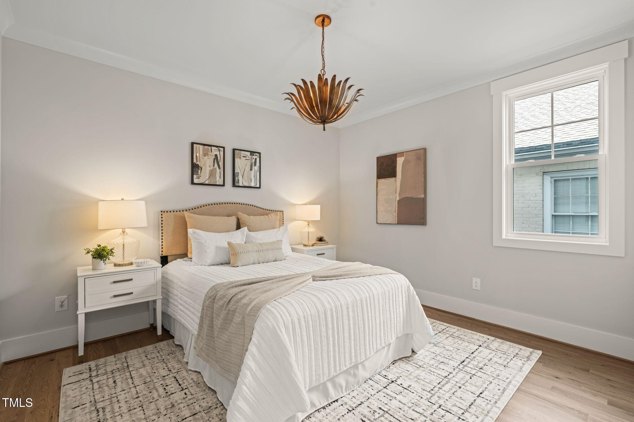 109 W Markham Avenue
