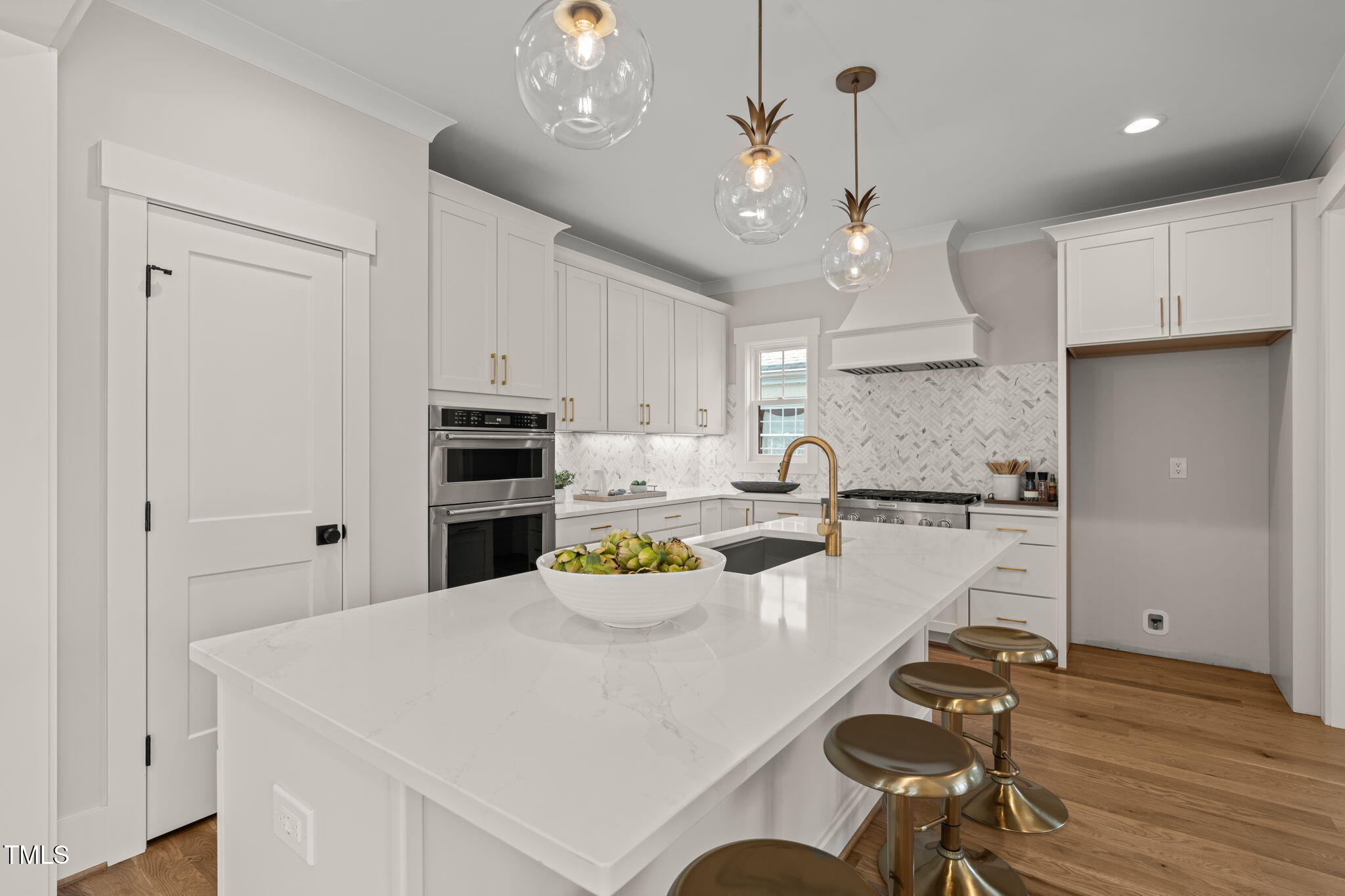 109 W Markham Avenue
