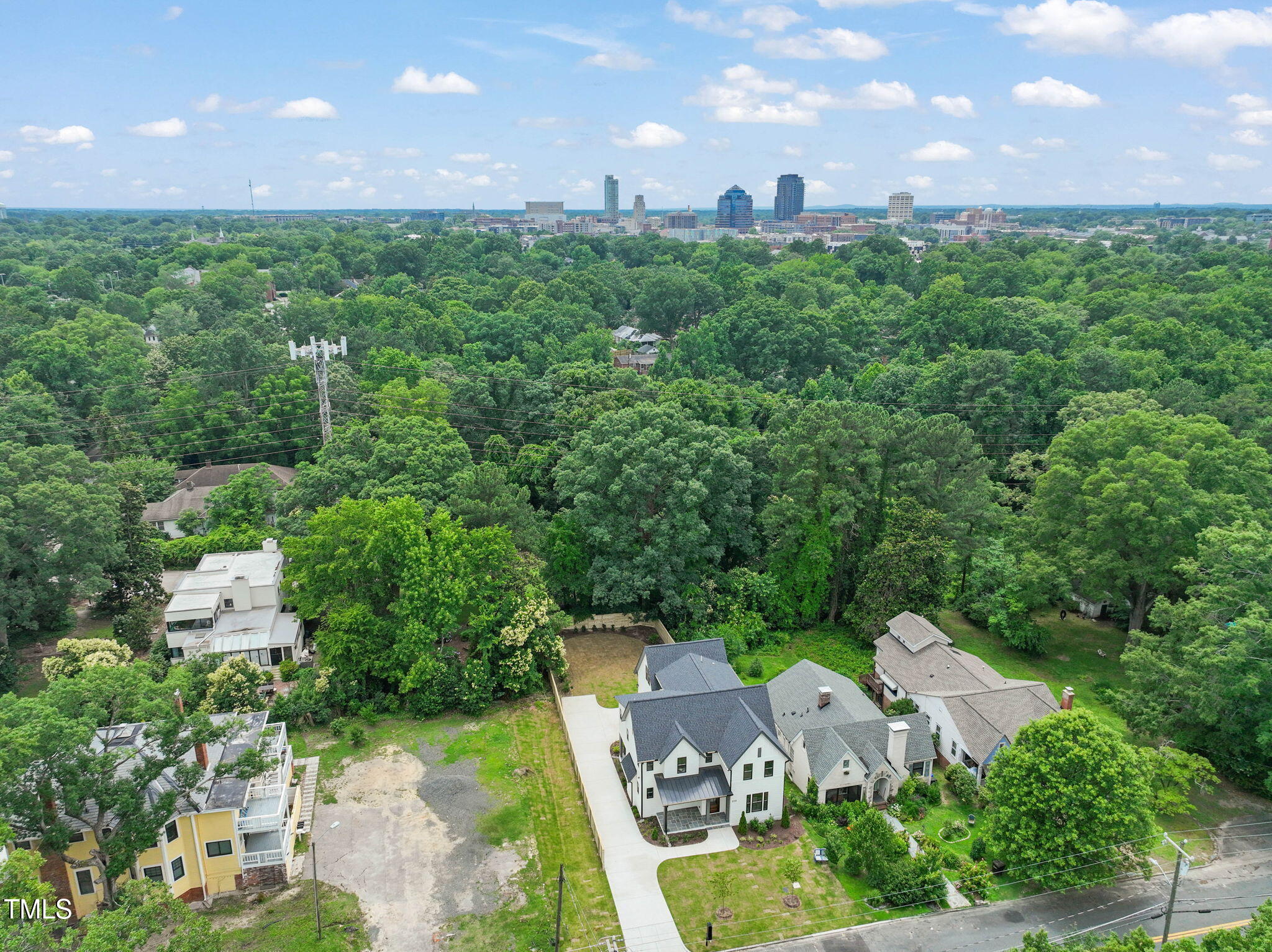 109 W Markham Avenue