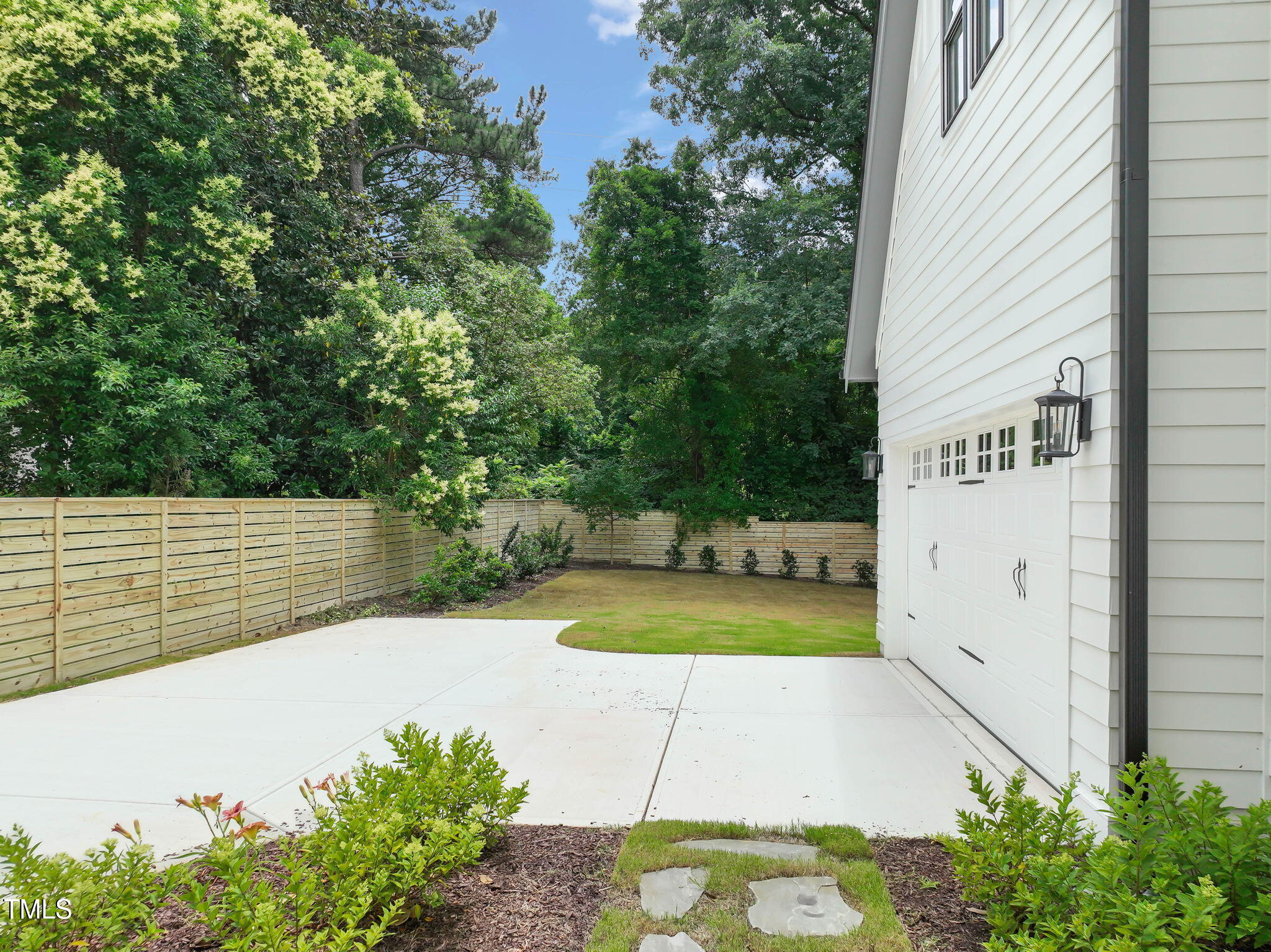 109 W Markham Avenue