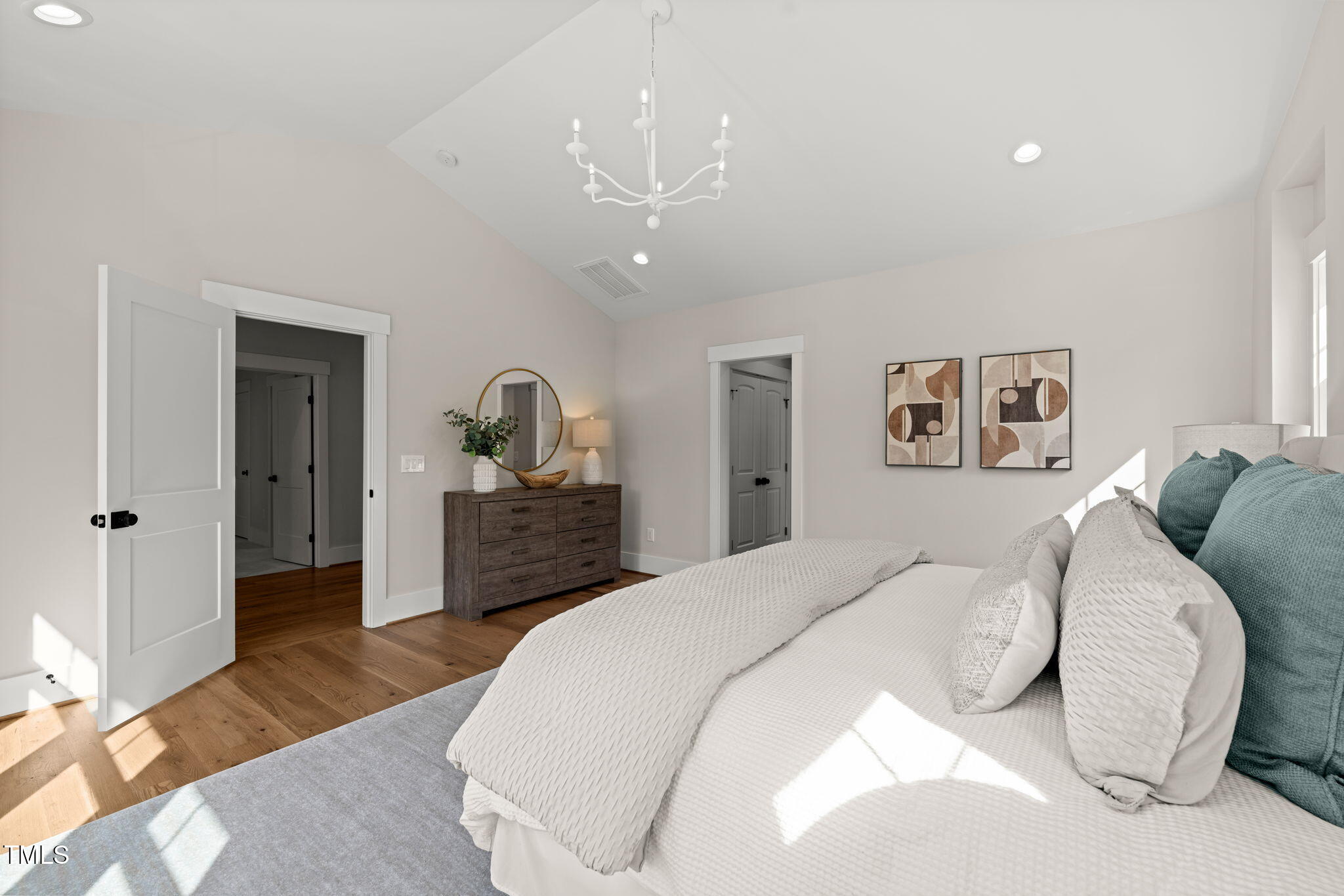 109 W Markham Avenue